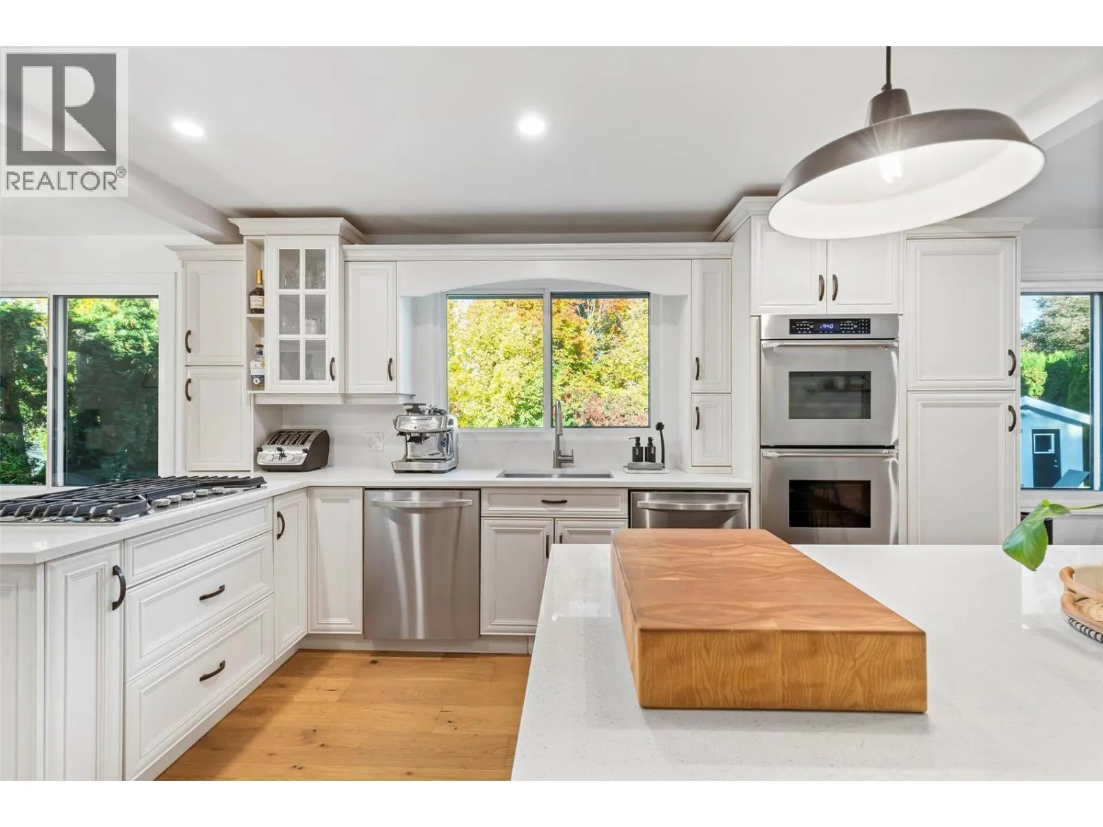 4540 Lakeshore Road