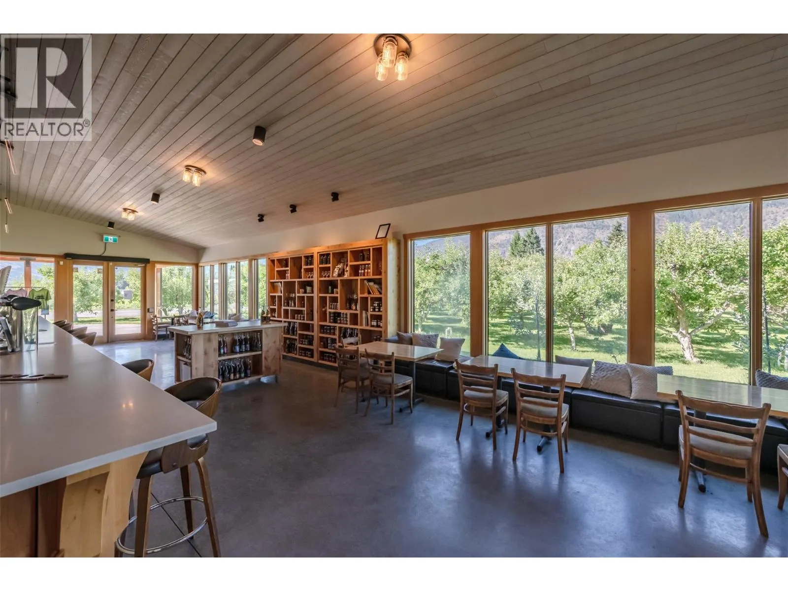 725 Mackenzie Road
