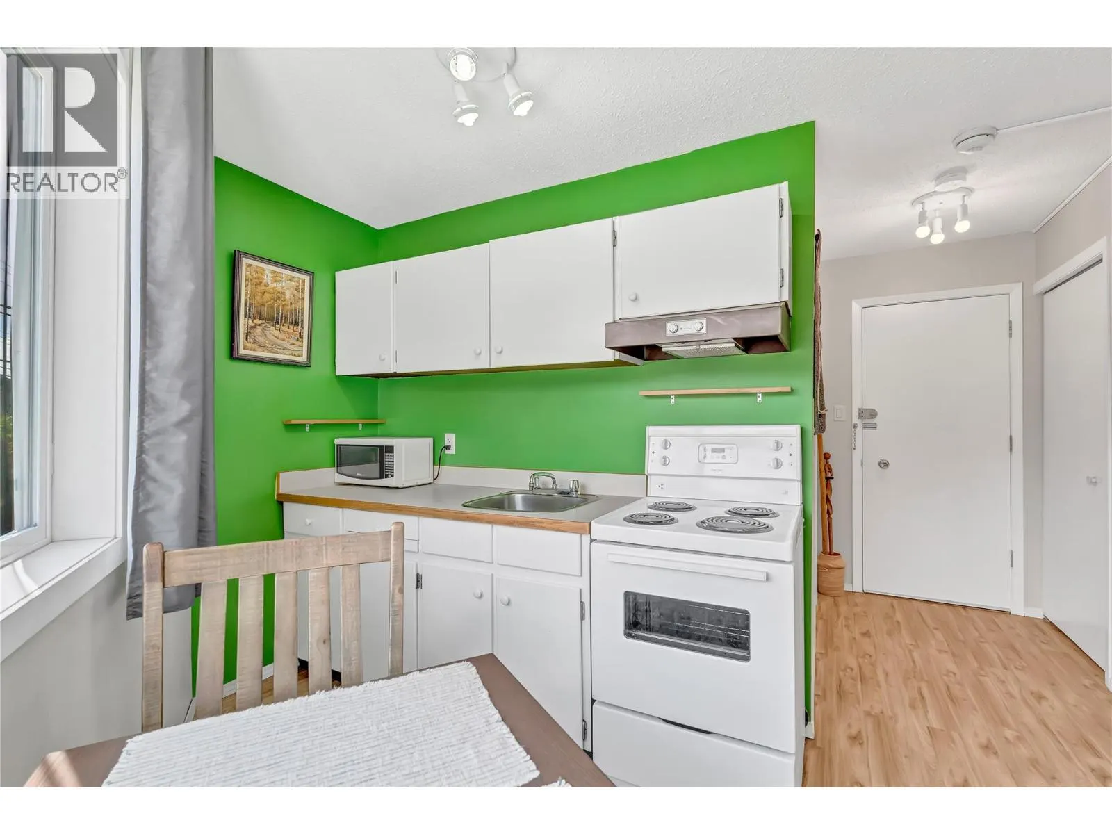 803 FAIRVIEW Road Unit# 201