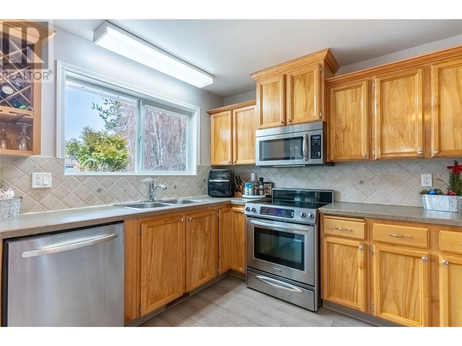 281 POPLAR Drive