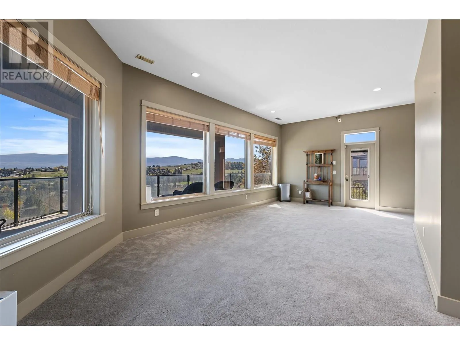2082 Horizon Drive