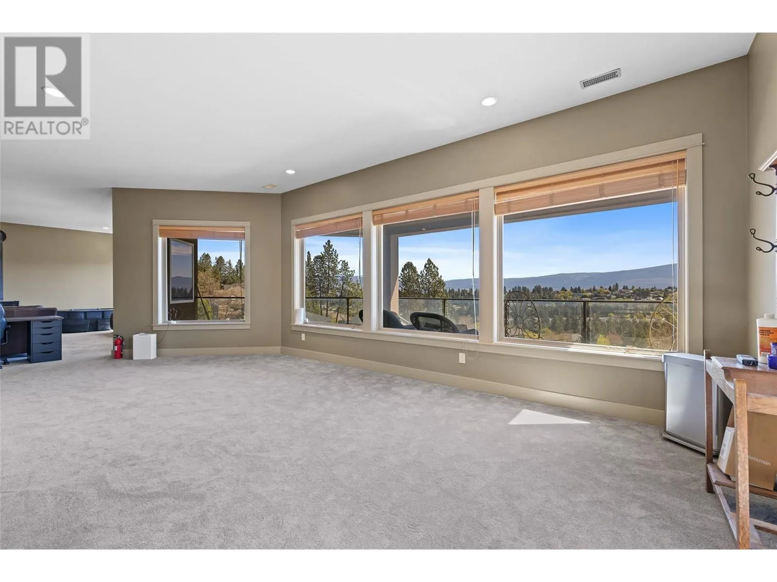2082 Horizon Drive