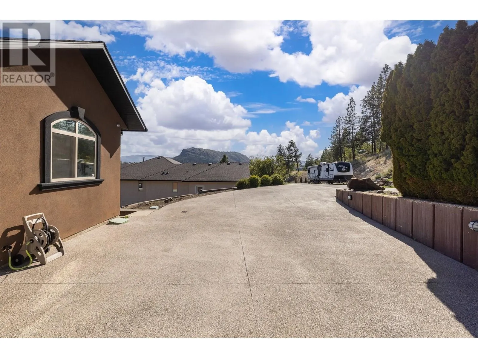 2082 Horizon Drive