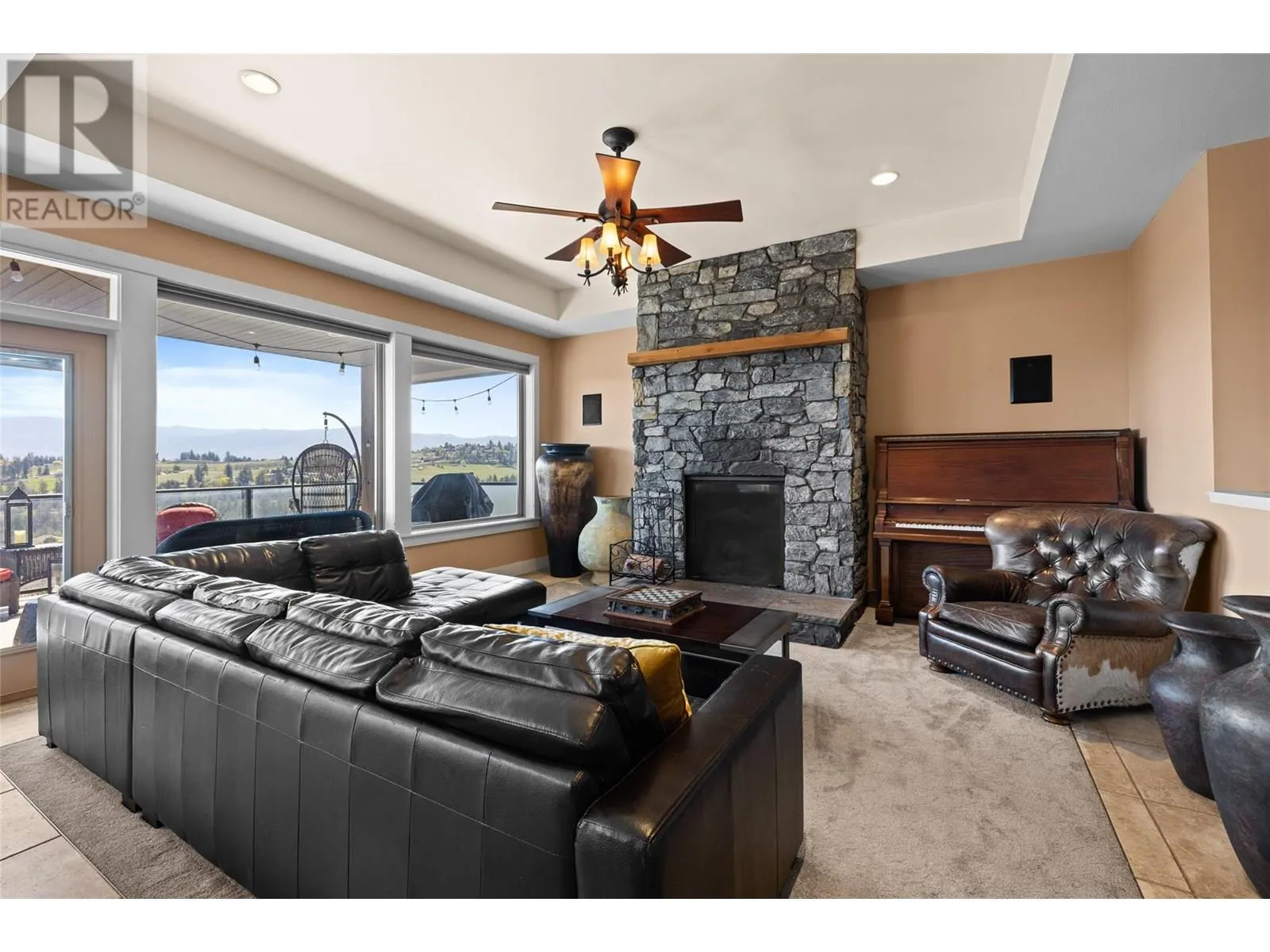 2082 Horizon Drive