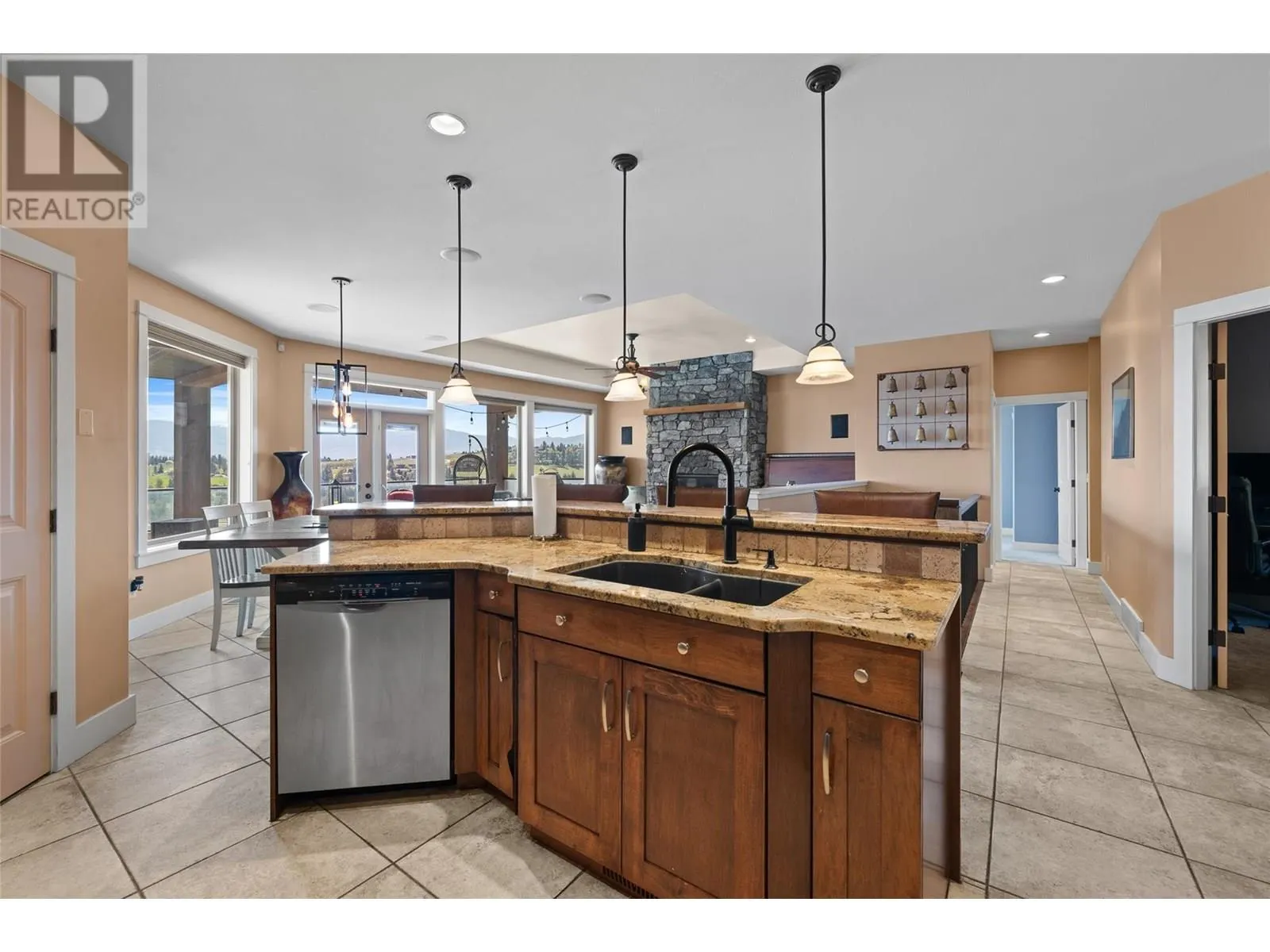 2082 Horizon Drive
