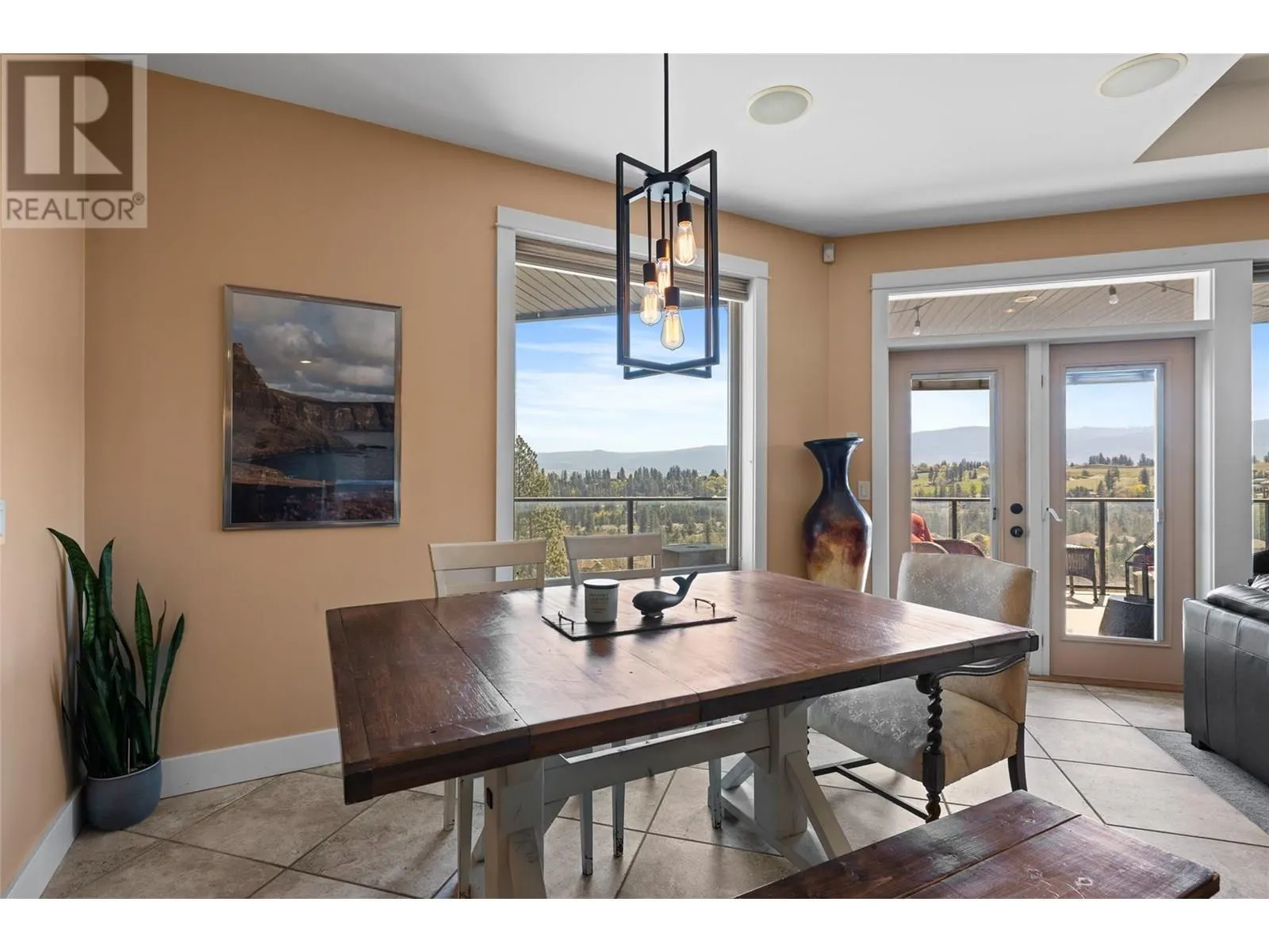 2082 Horizon Drive