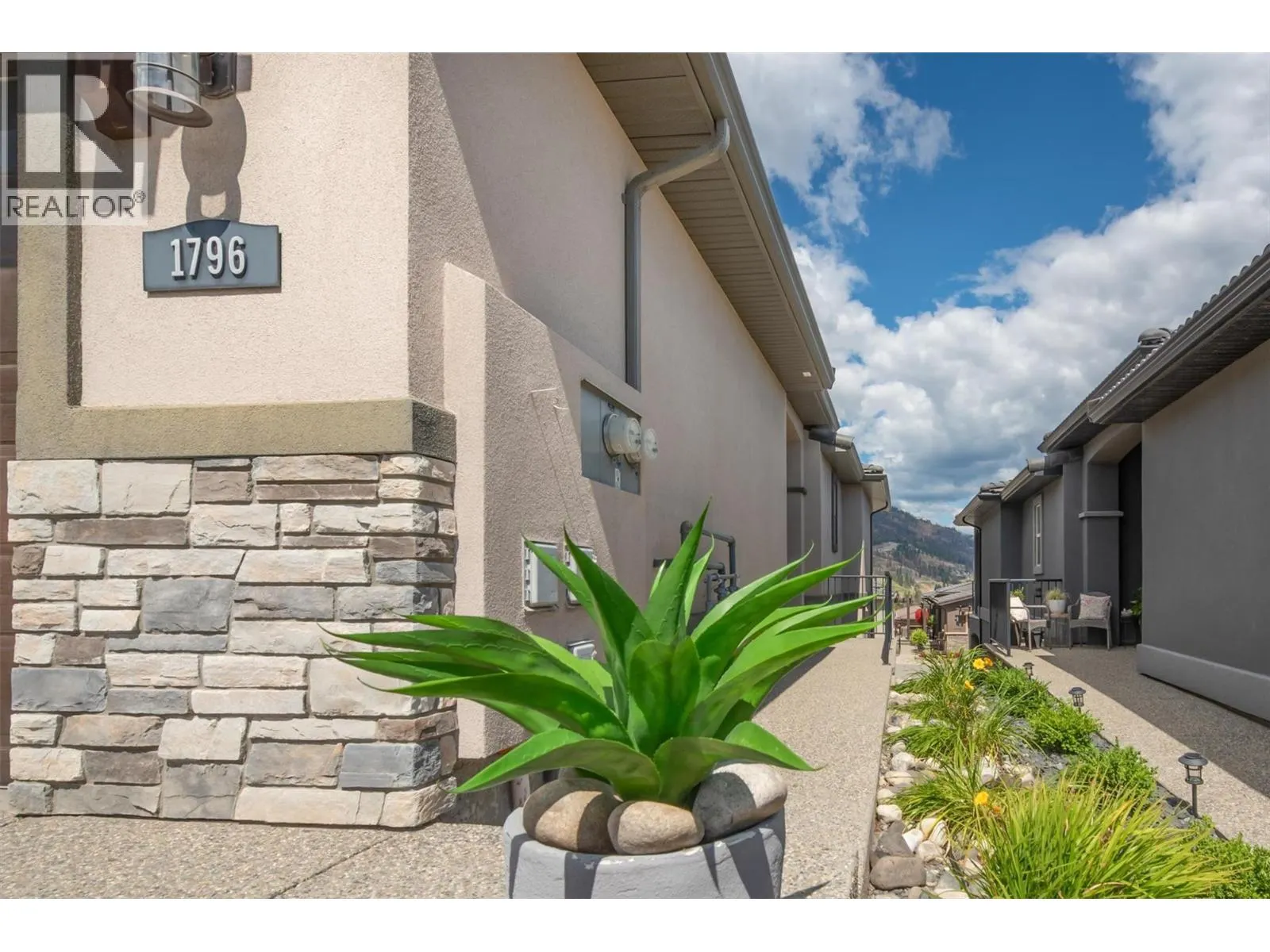 1796 Viewpoint Drive