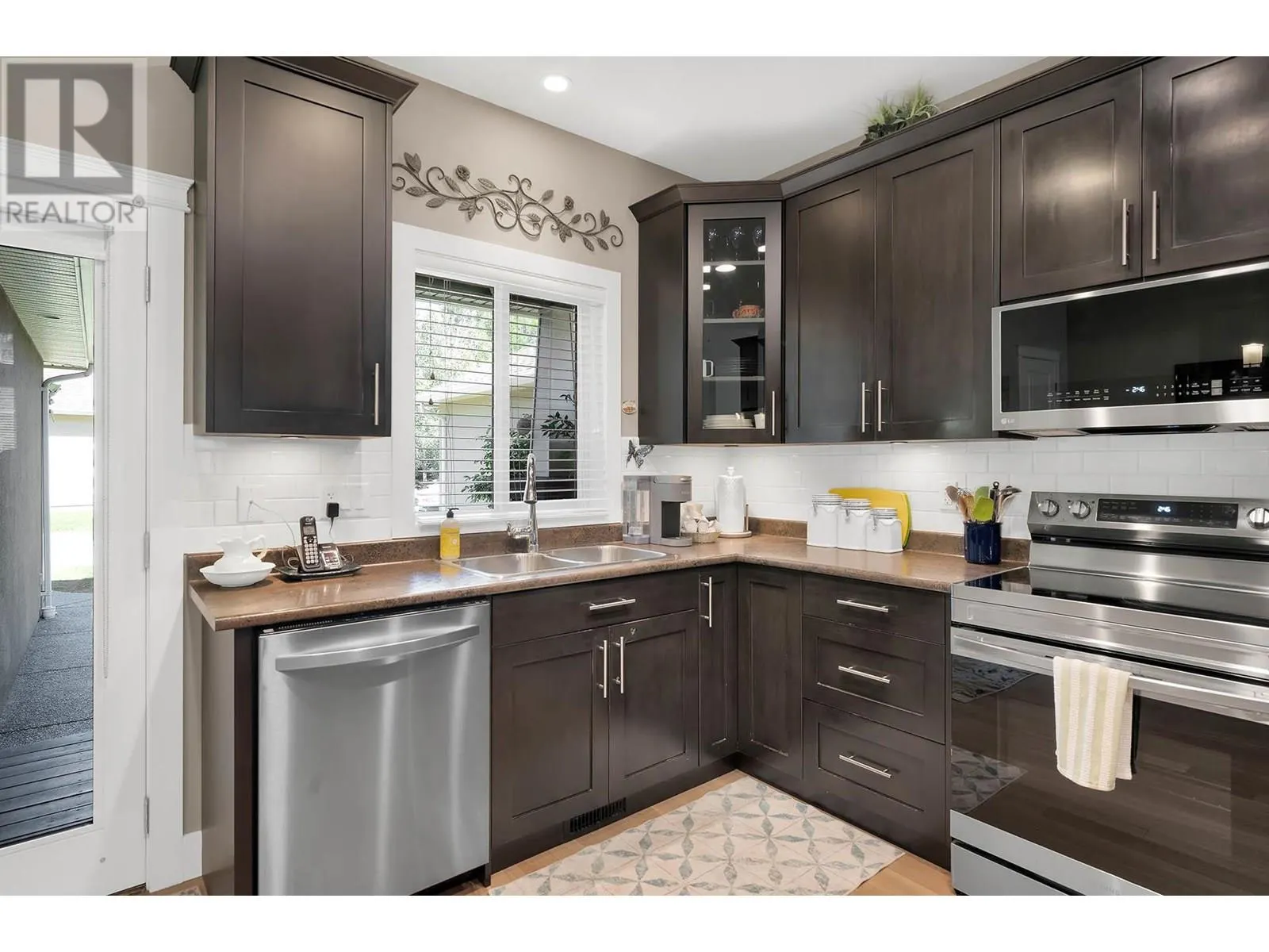 2920 Valleyview Drive Unit# 123
