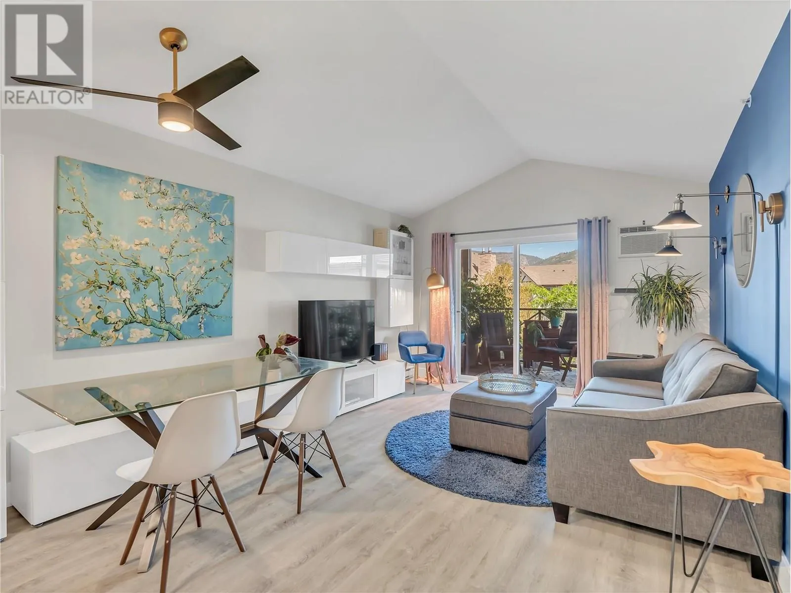 256 HASTINGS Avenue Unit# 401