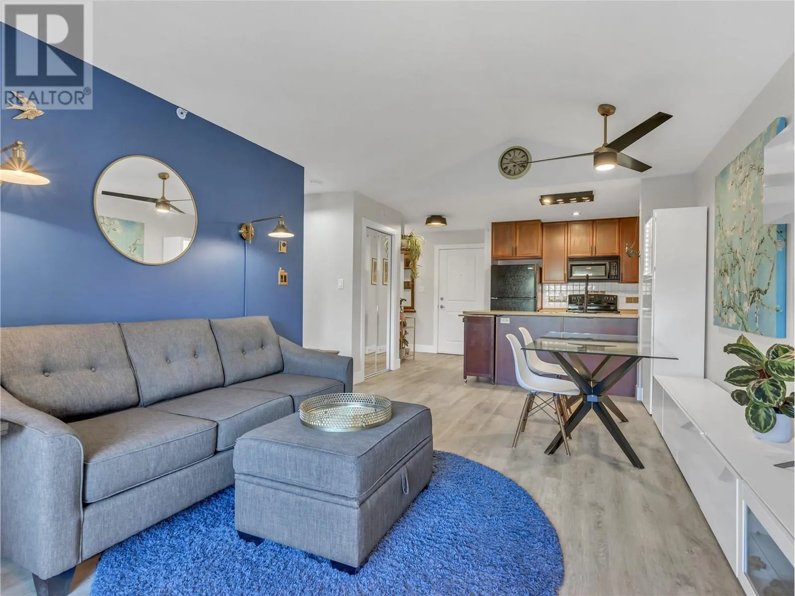 256 HASTINGS Avenue Unit# 401