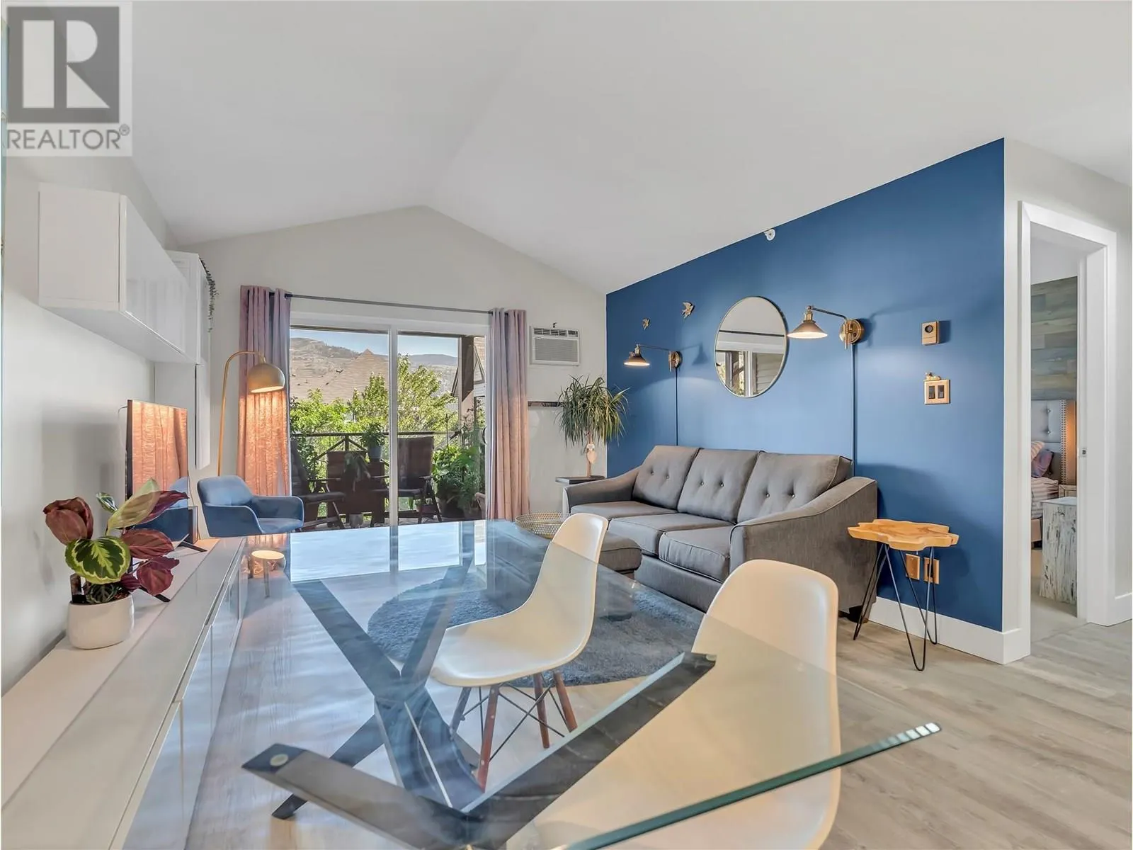 256 HASTINGS Avenue Unit# 401