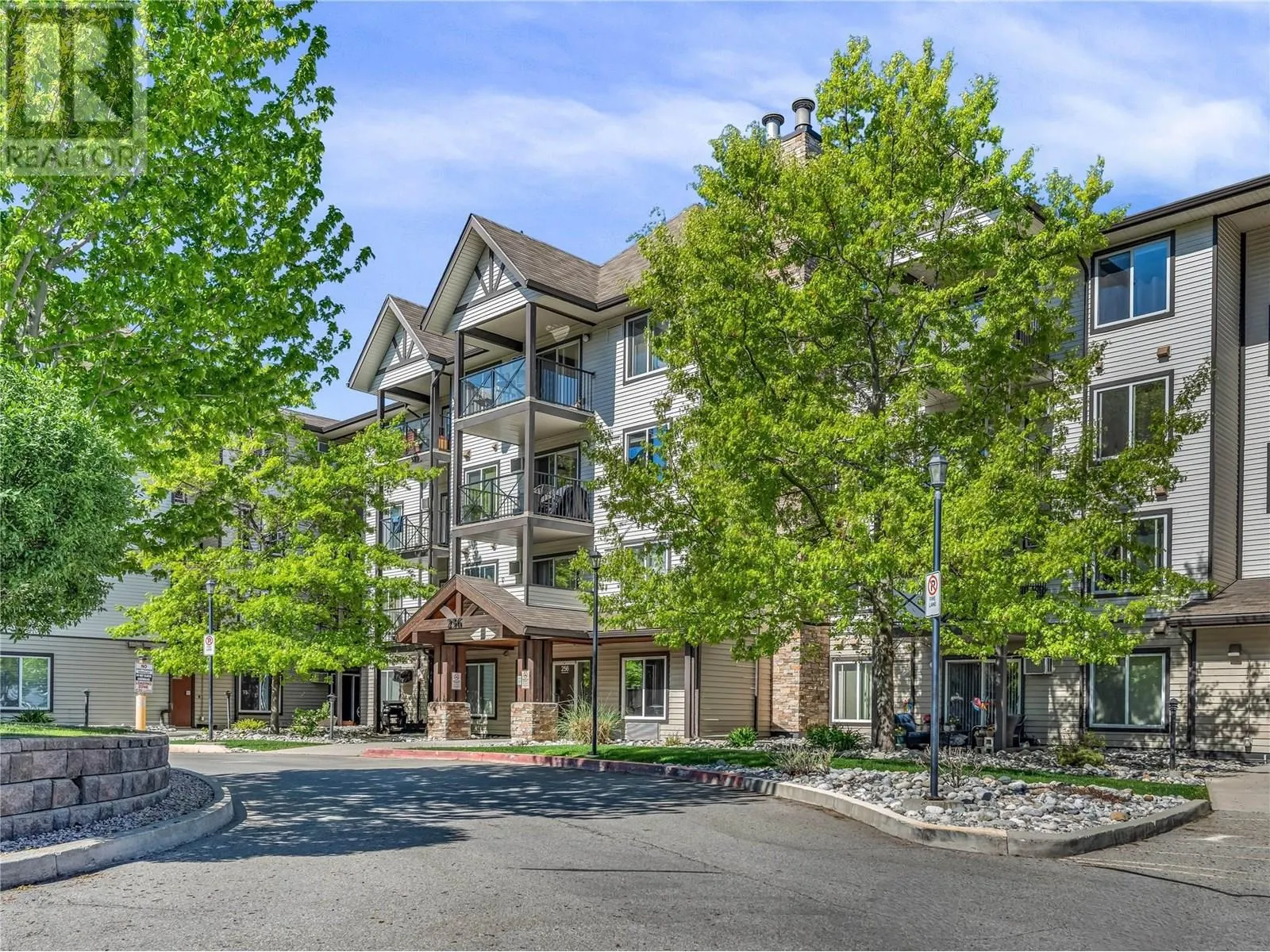 256 HASTINGS Avenue Unit# 401