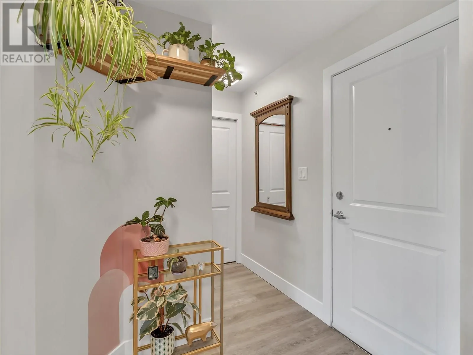 256 HASTINGS Avenue Unit# 401