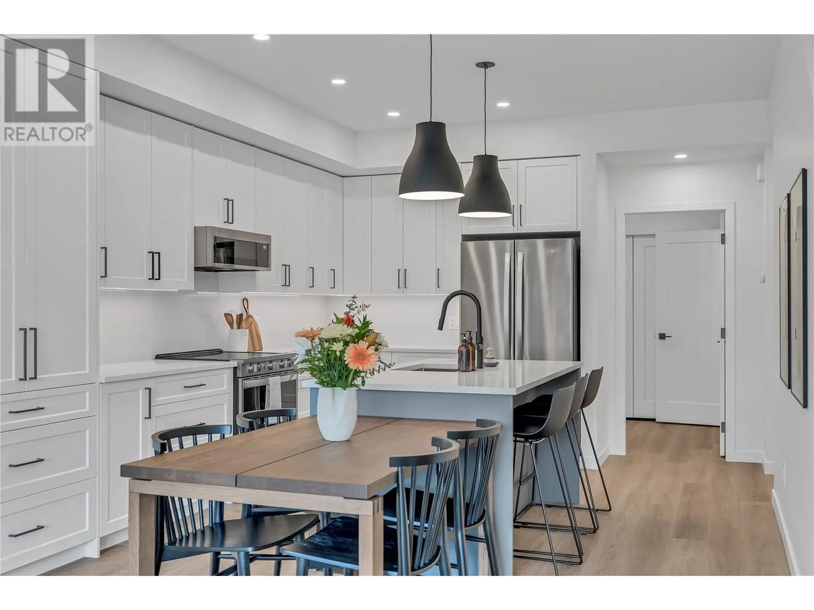 687 Victoria Drive Unit# 101