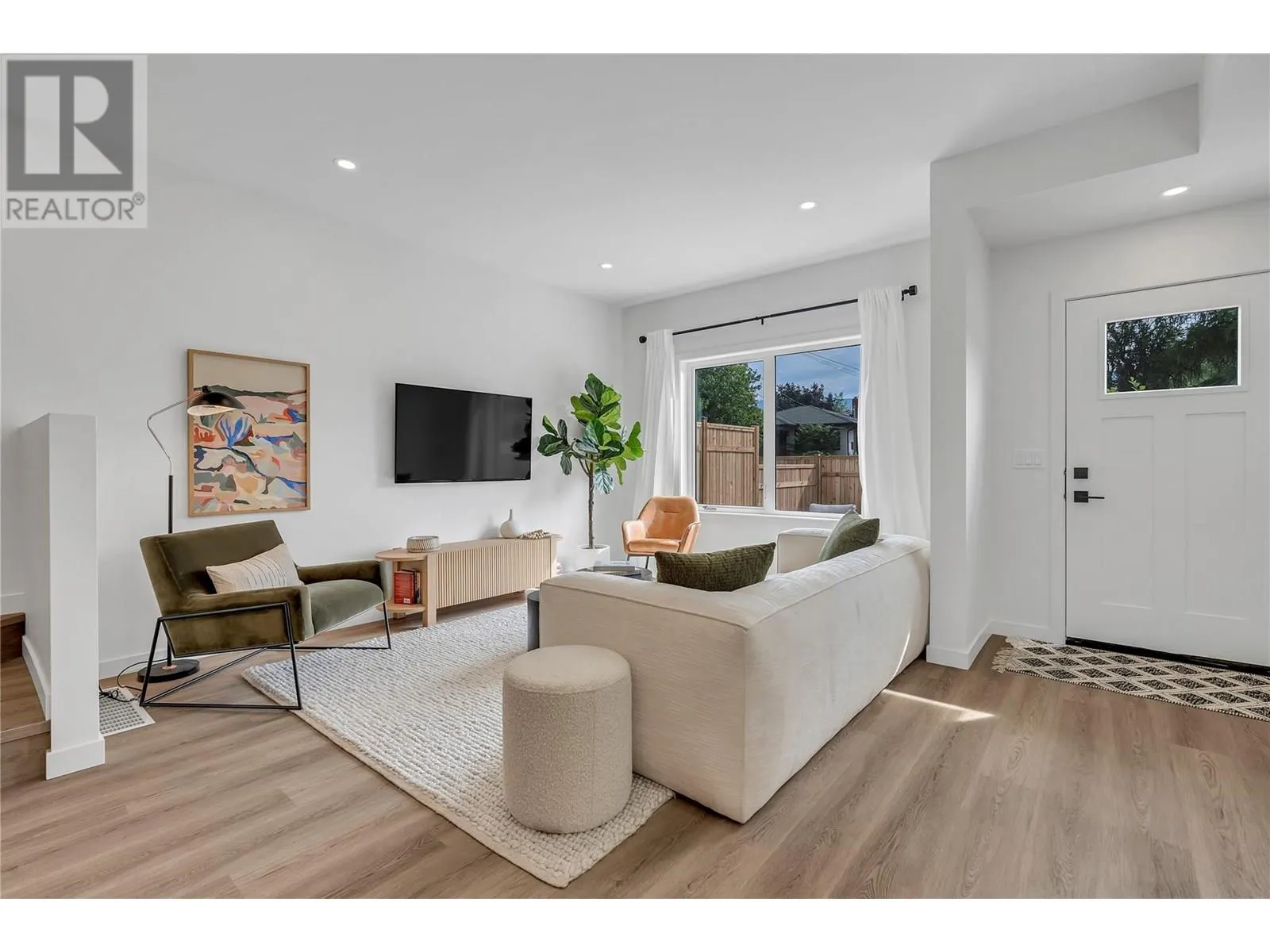 687 Victoria Drive Unit# 101