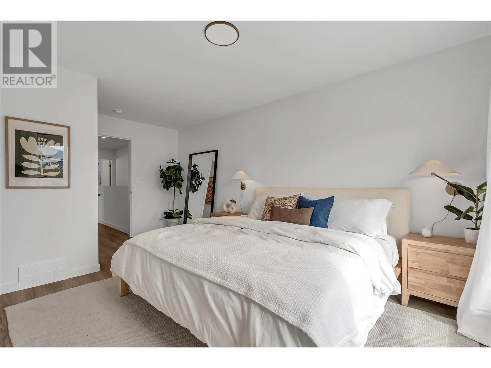 687 Victoria Drive Unit# 101