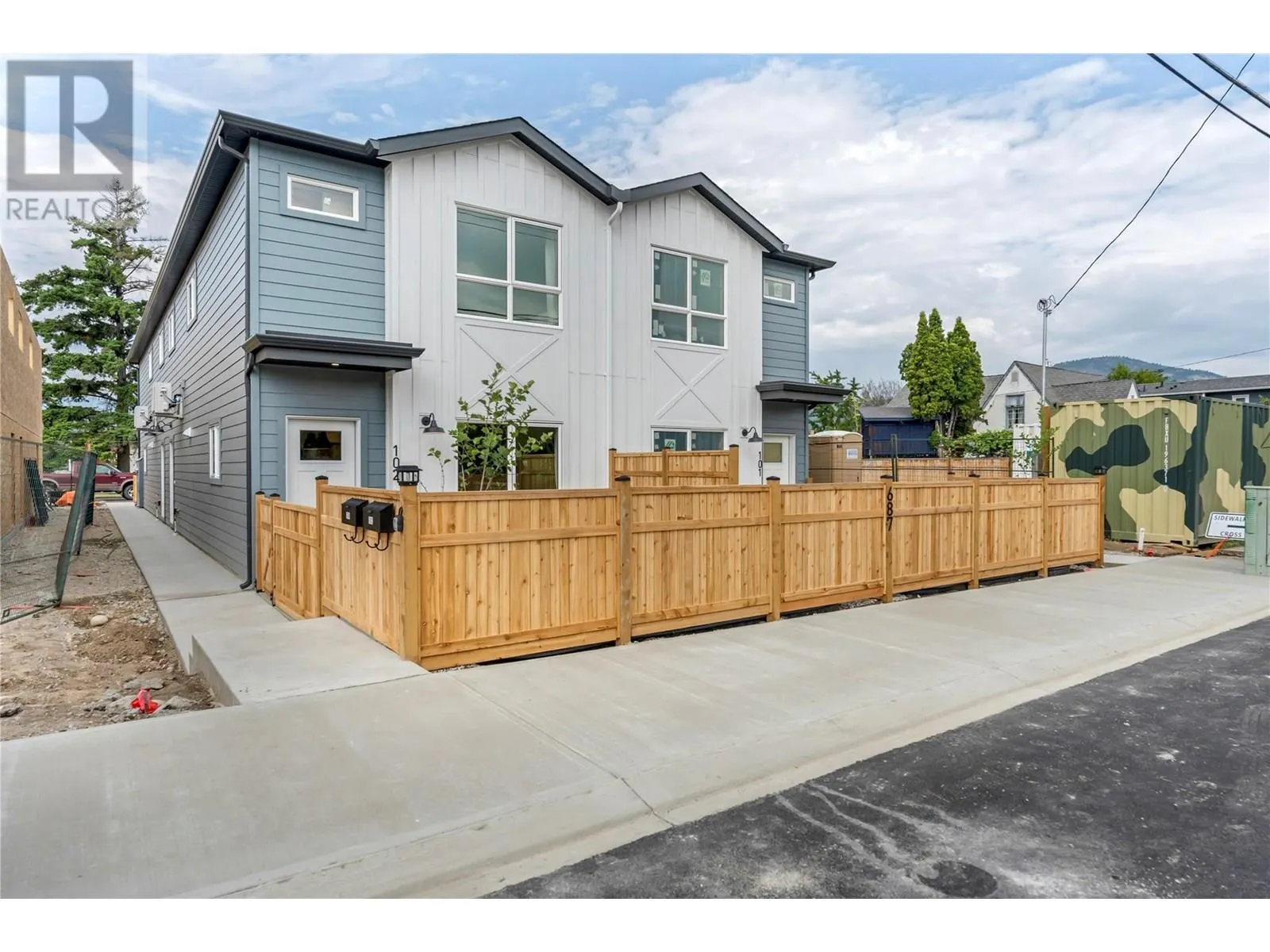 687 Victoria Drive Unit# 101