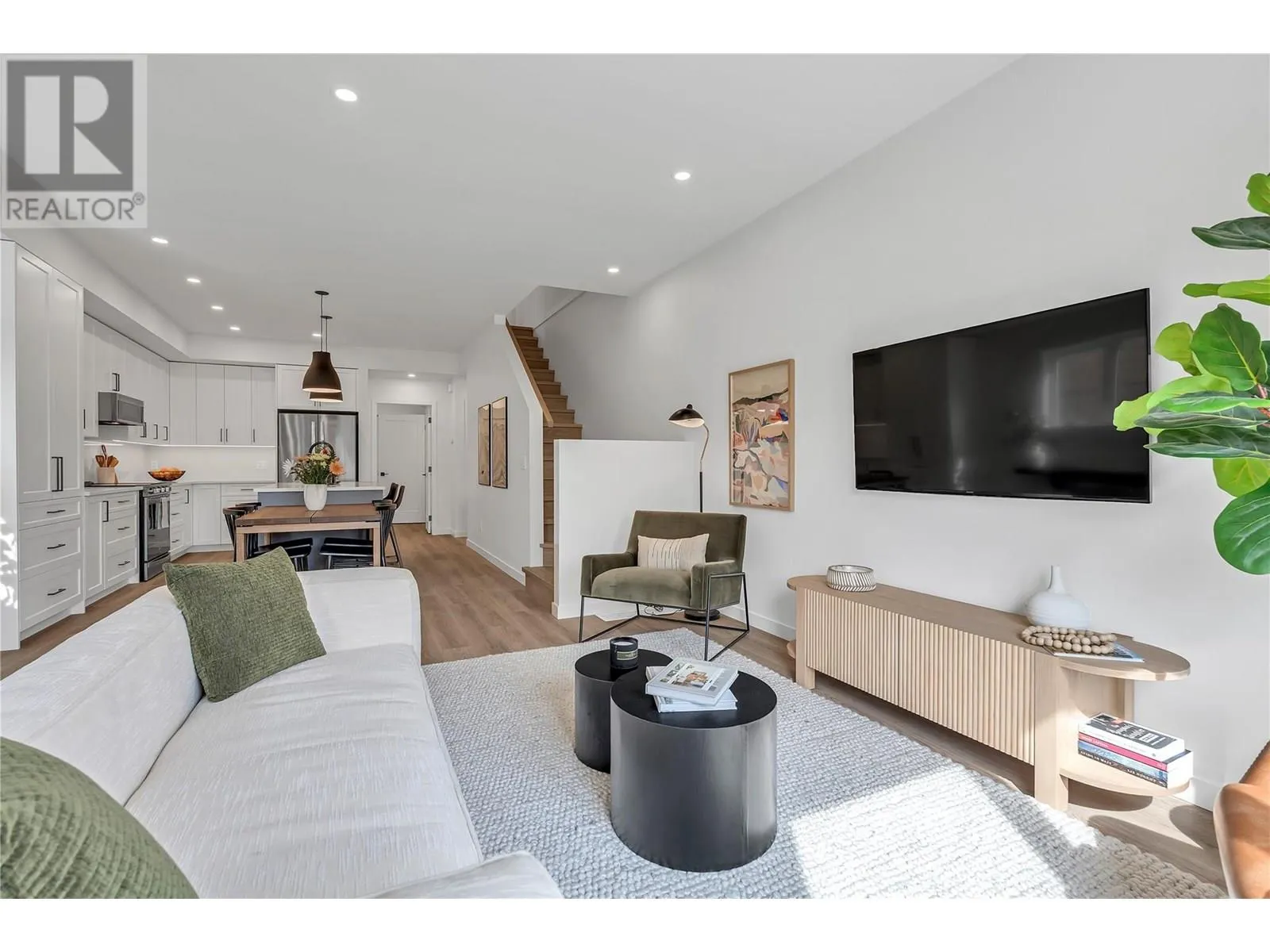687 Victoria Drive Unit# 104