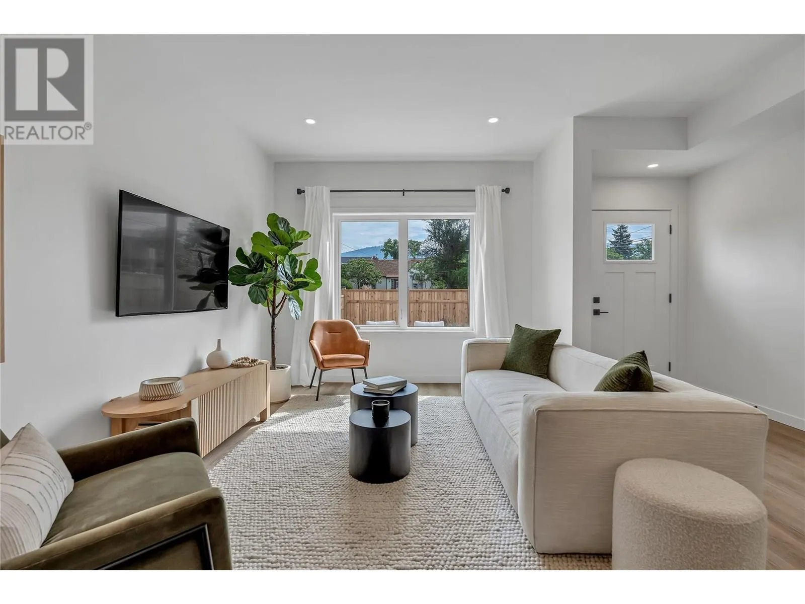 687 Victoria Drive Unit# 104