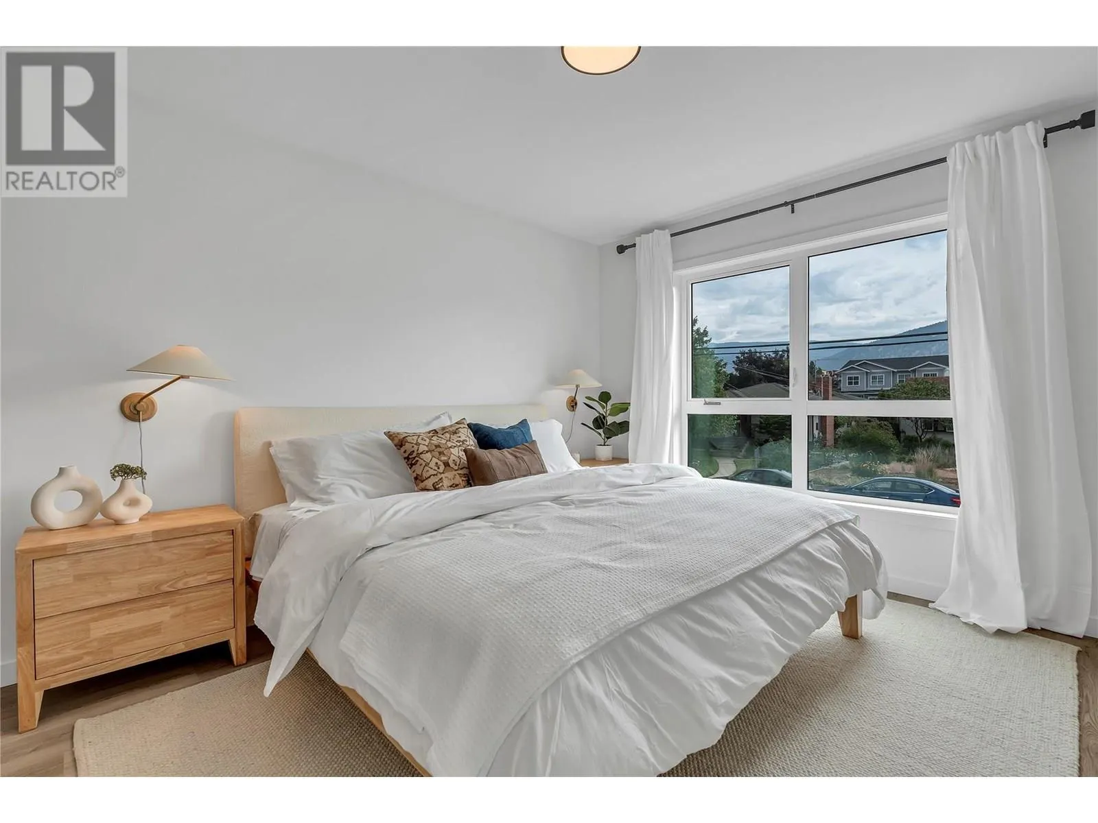 687 Victoria Drive Unit# 104