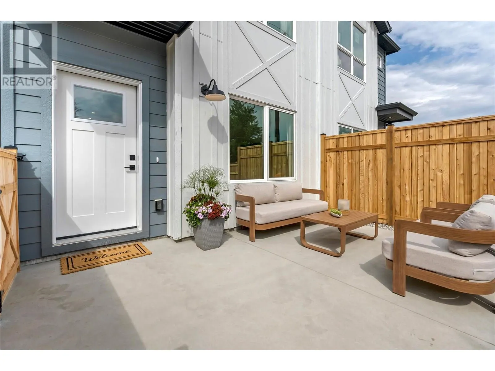 687 Victoria Drive Unit# 104