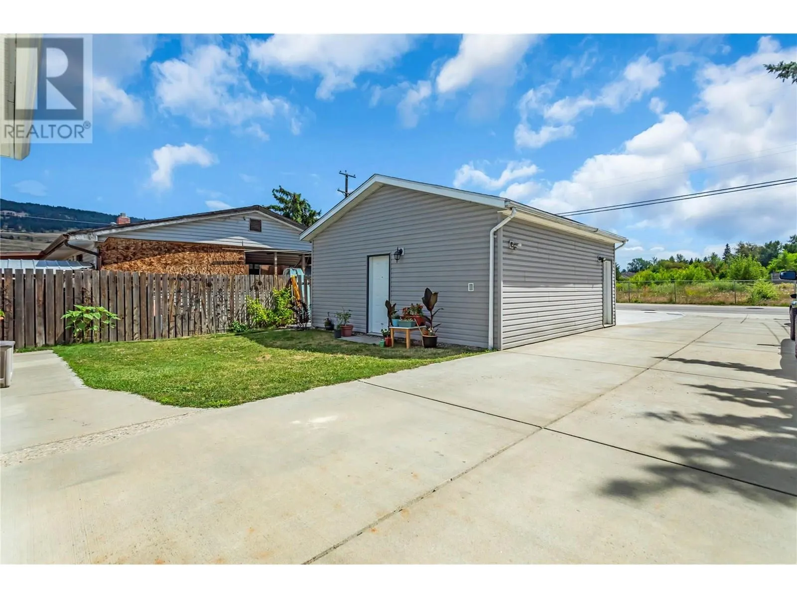 3132 Woodsdale Road