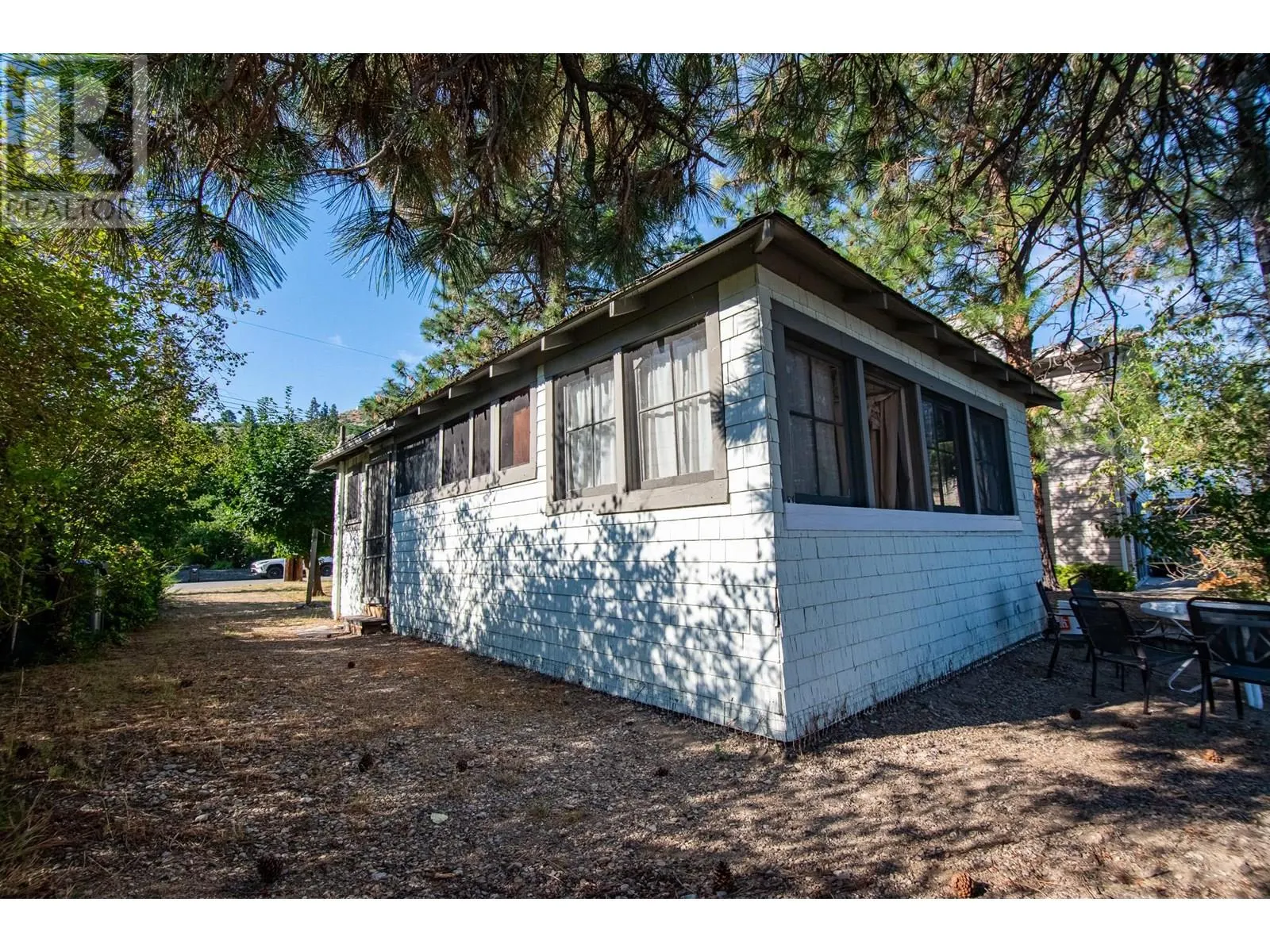19241 Lakeshore Drive N