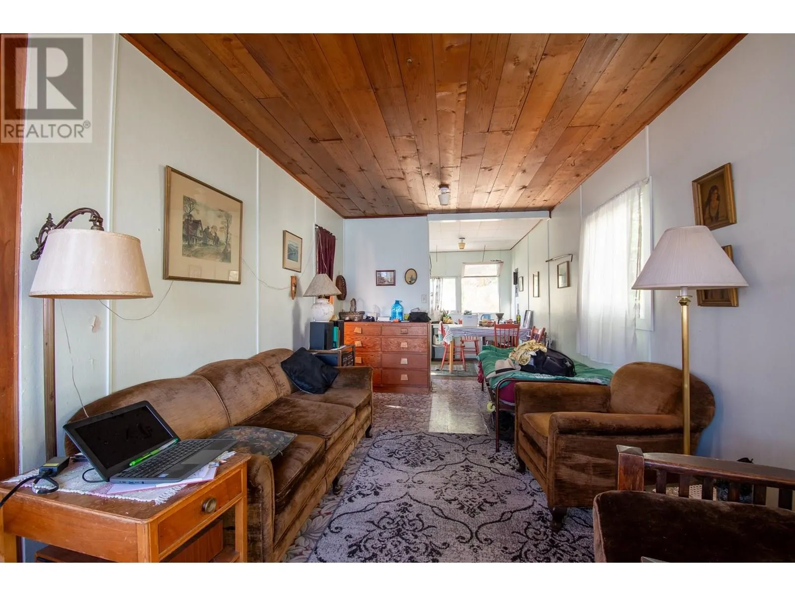 19241 Lakeshore Drive N