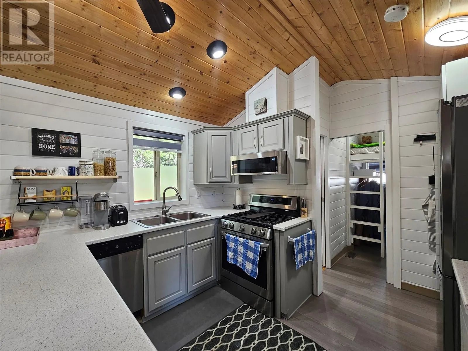 4835 Paradise Valley Drive Unit# 11