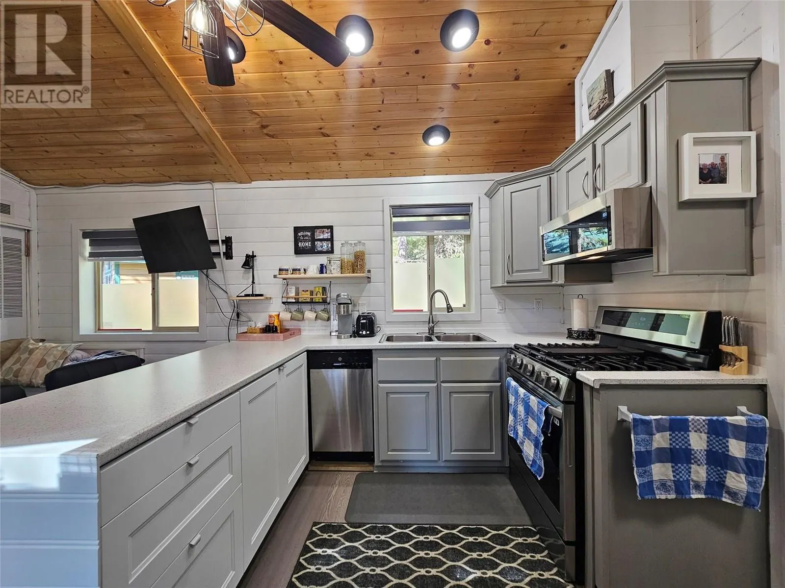 4835 Paradise Valley Drive Unit# 11