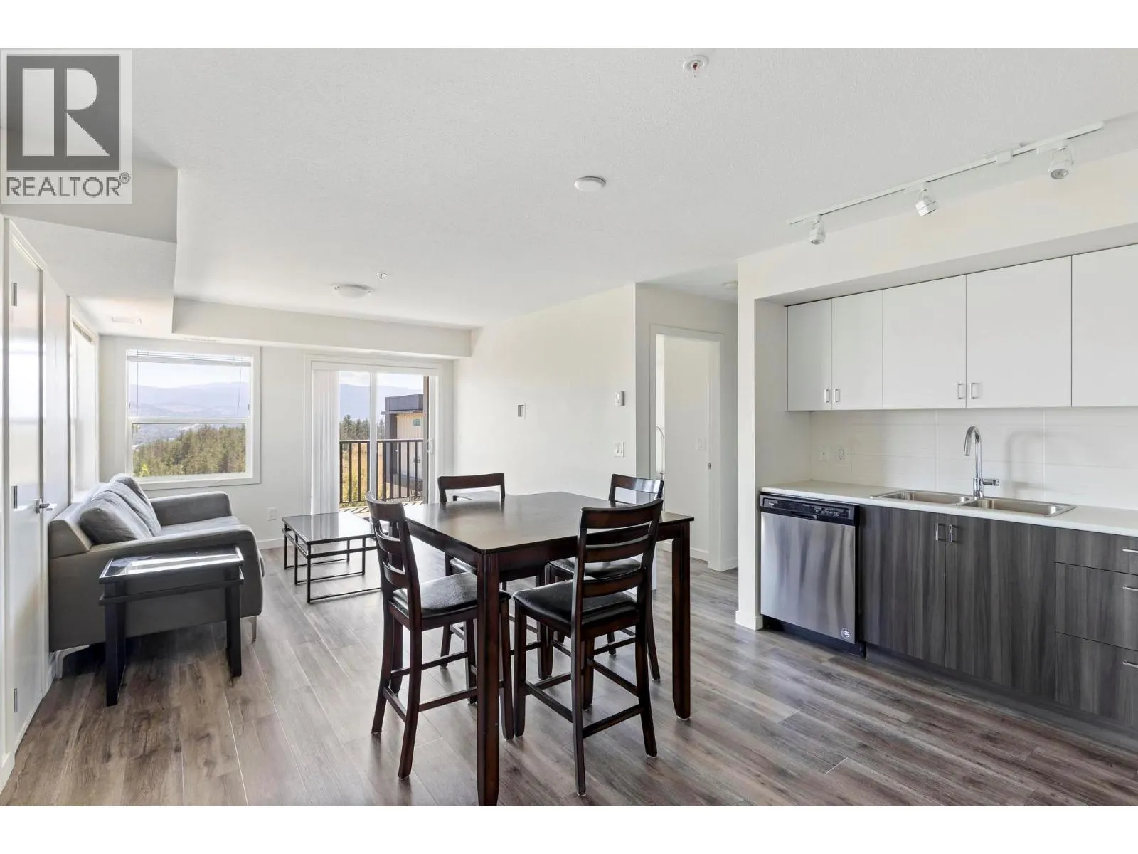 695 Academy Way Unit# 118