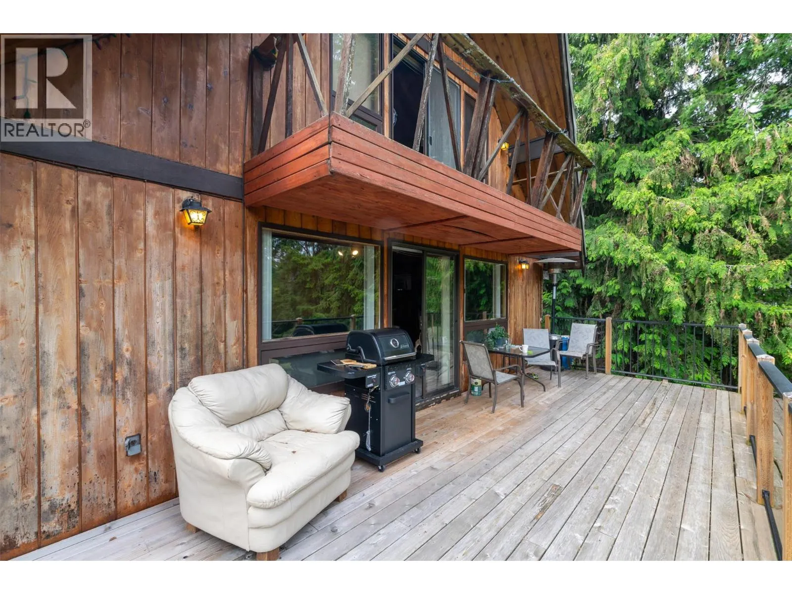 2542 Forest Drive