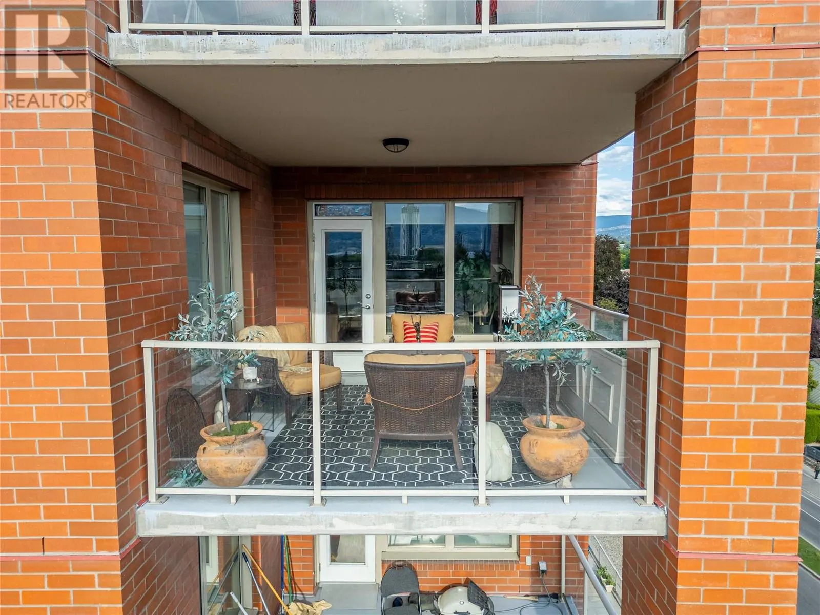 1160 Bernard Avenue Unit# 712