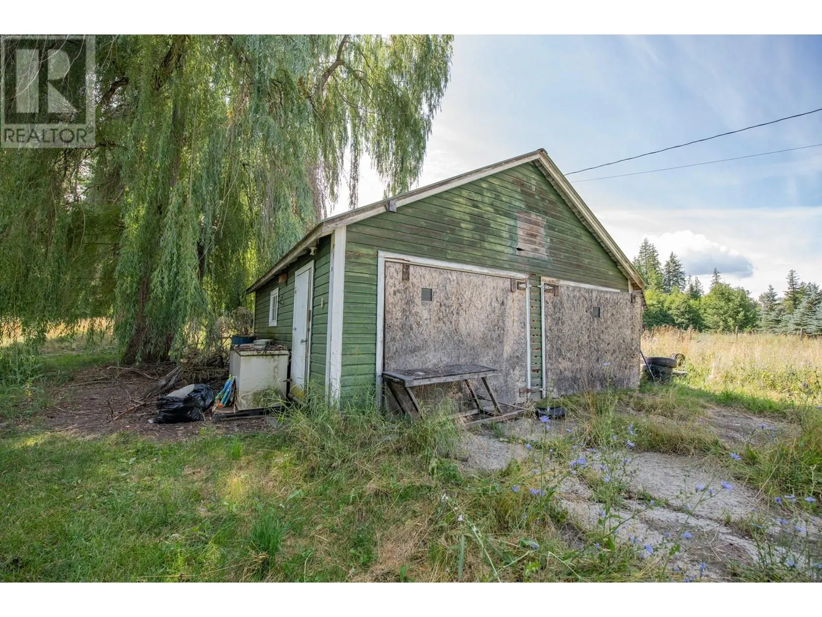 2405 Mabel Lake Road