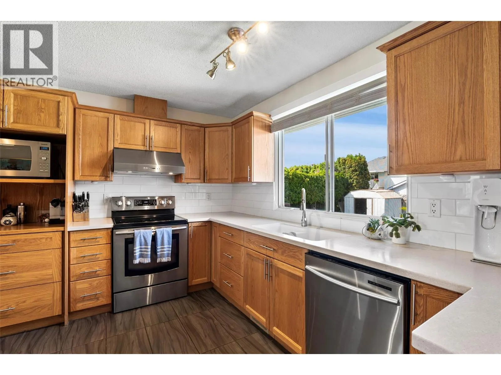 1074 NICOLANI Drive