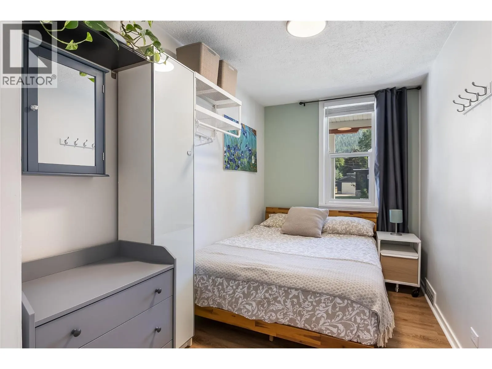 101 Seventh Street E