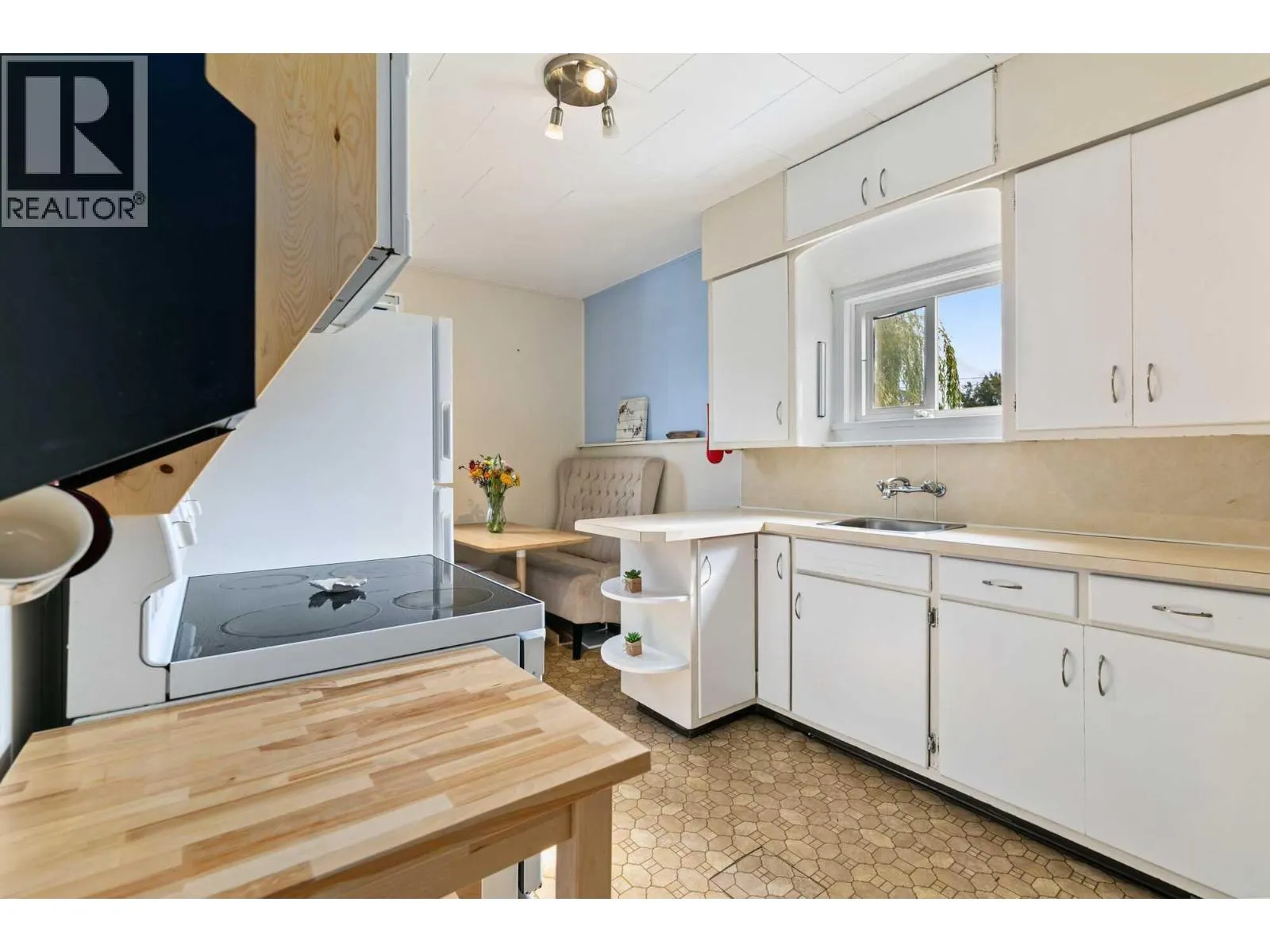 101 Seventh Street E
