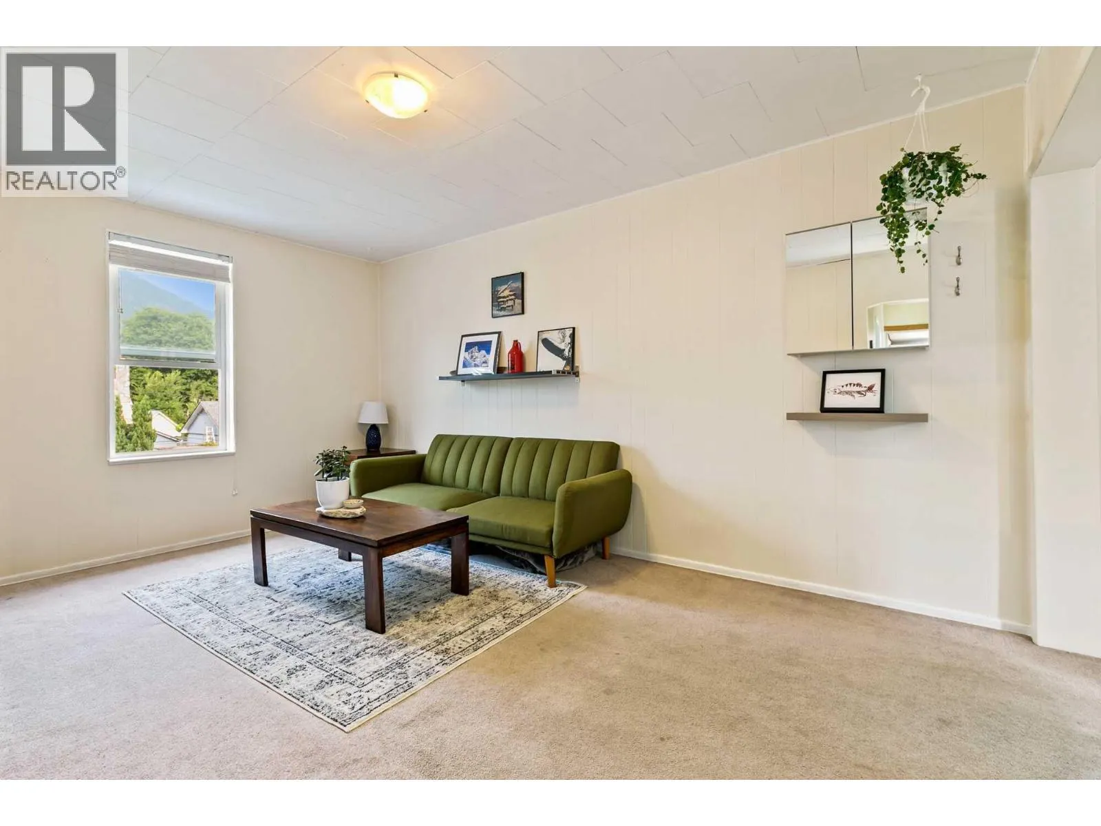 101 Seventh Street E
