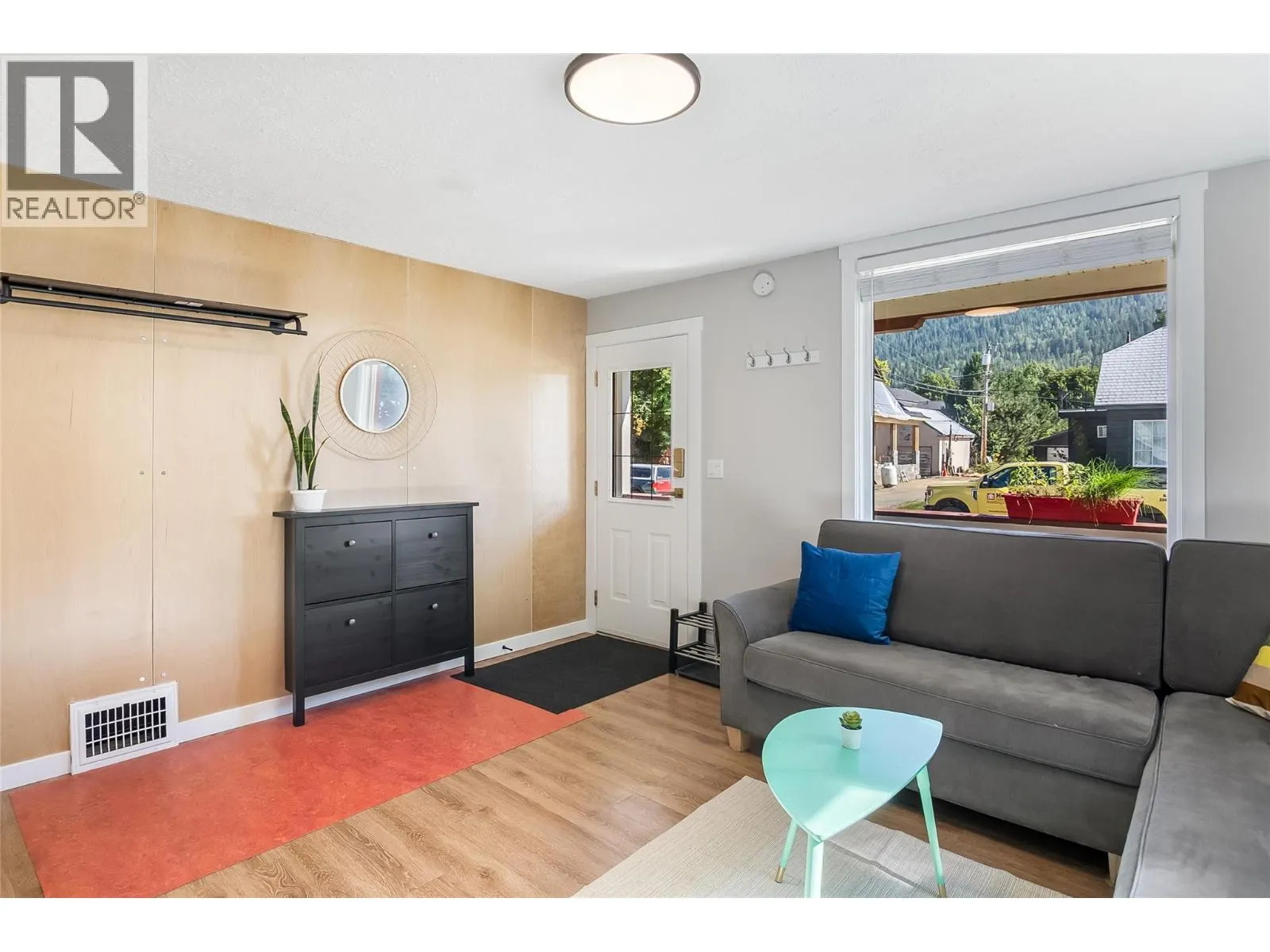 101 Seventh Street E
