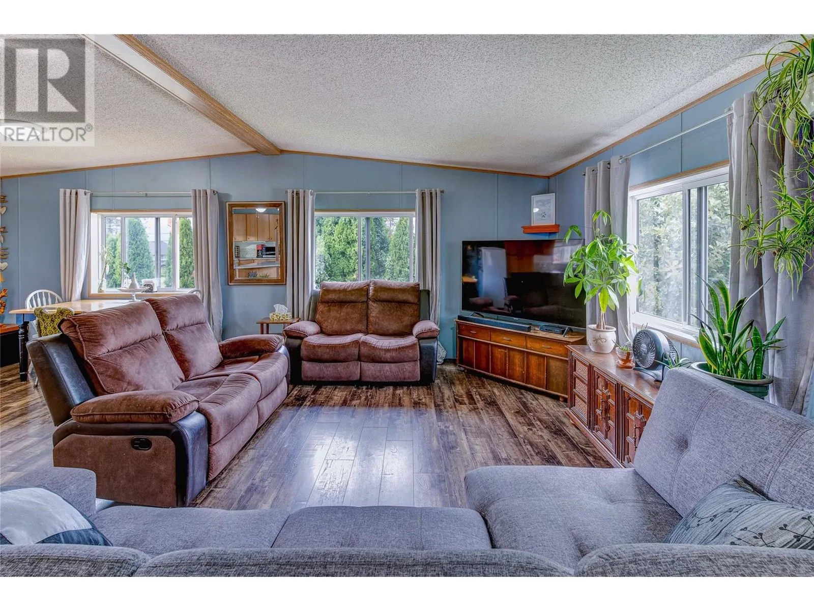5155 Chute Lake Road Unit# 102