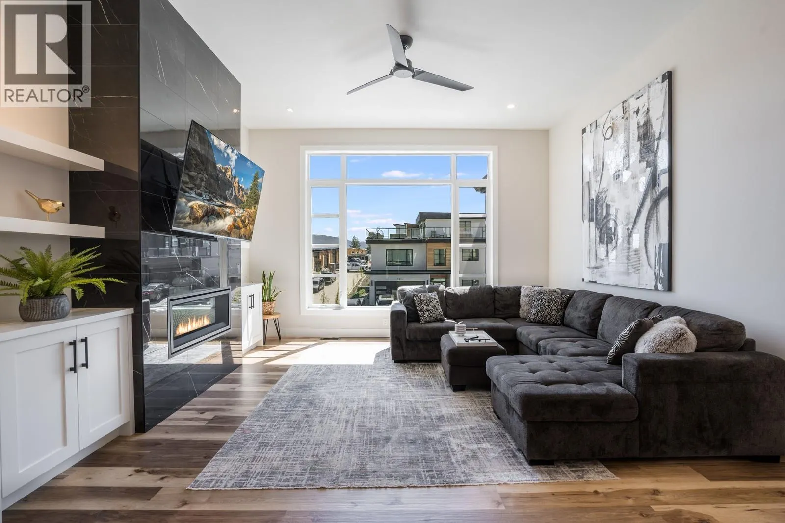 2834 Canyon Crest Drive