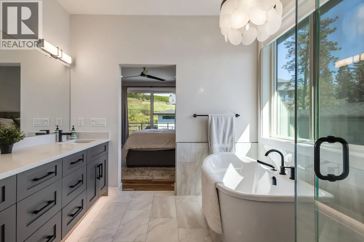 2834 Canyon Crest Drive