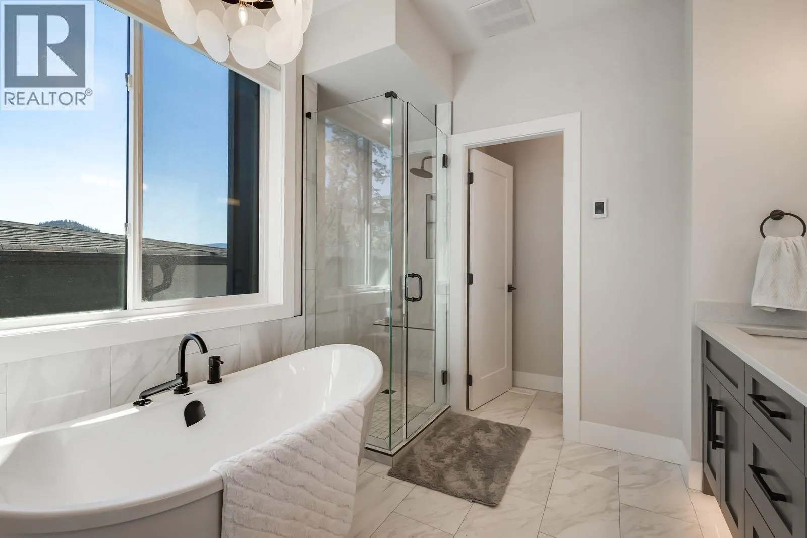 2834 Canyon Crest Drive