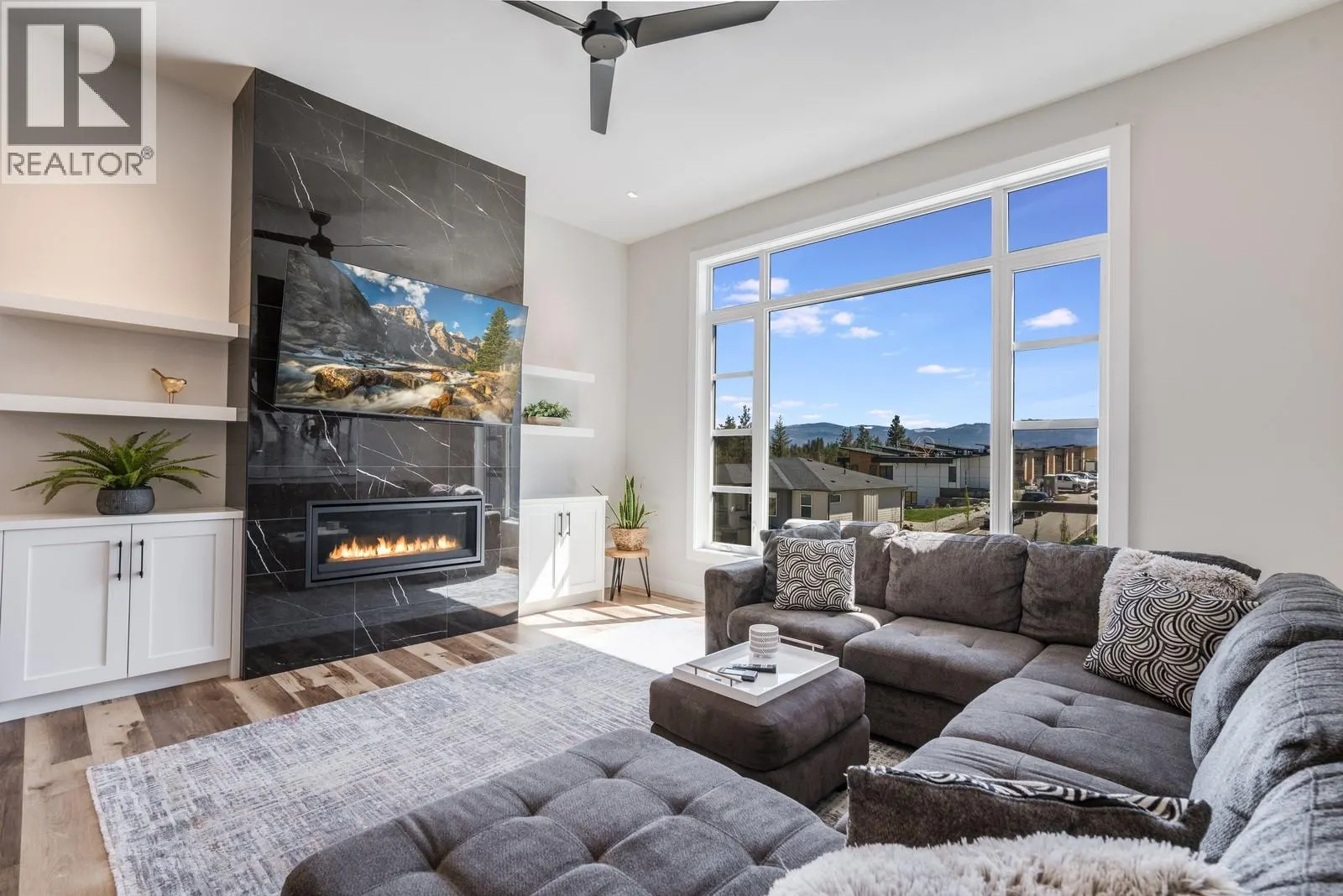 2834 Canyon Crest Drive