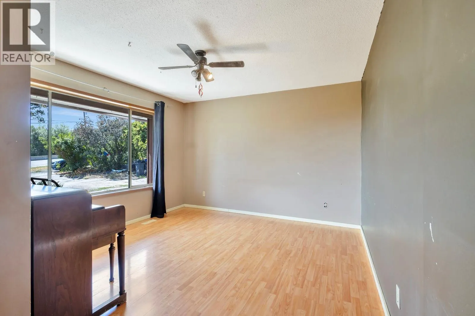 2758 Lower Glenrosa Road
