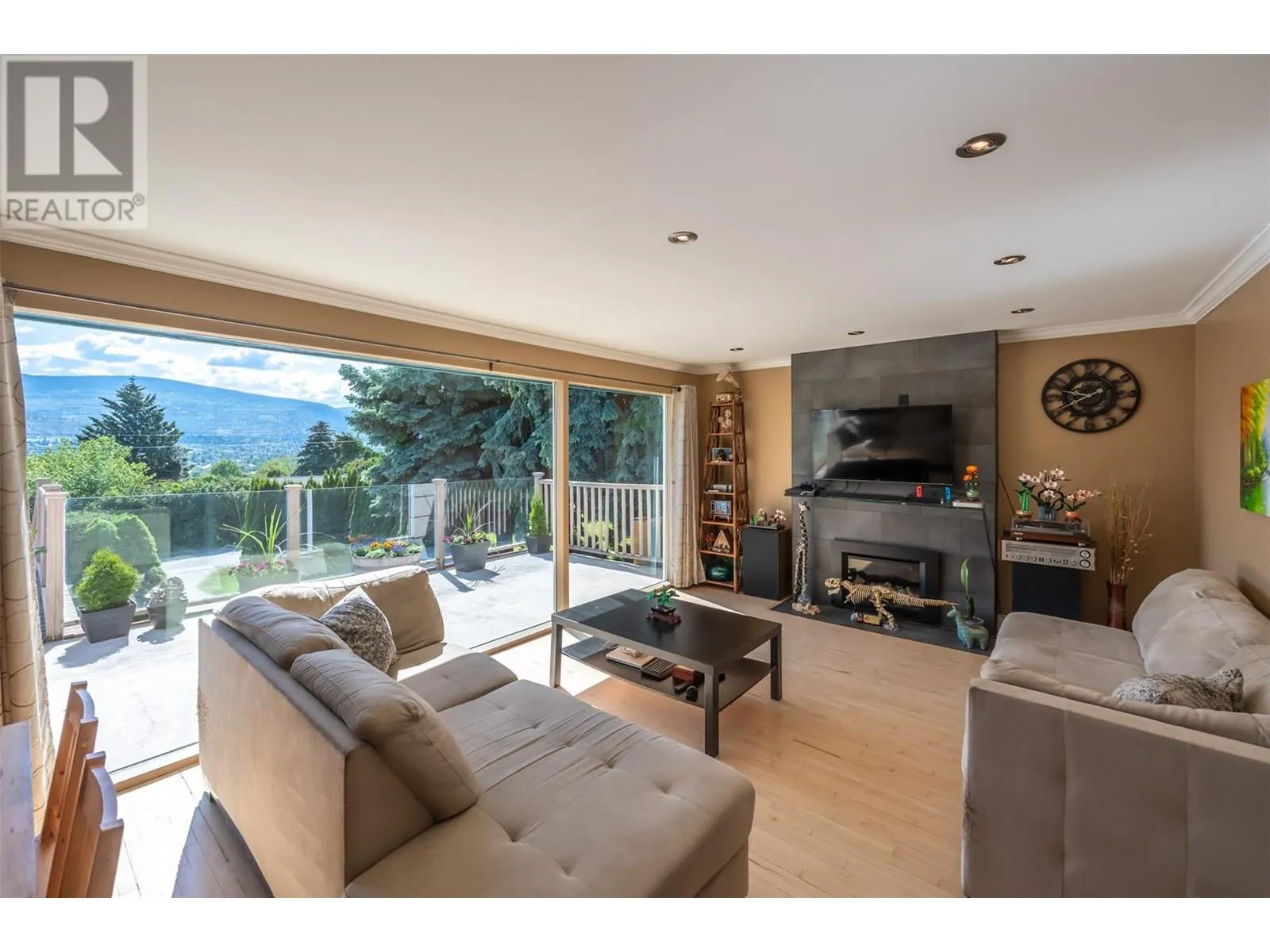 808 Vedette Drive