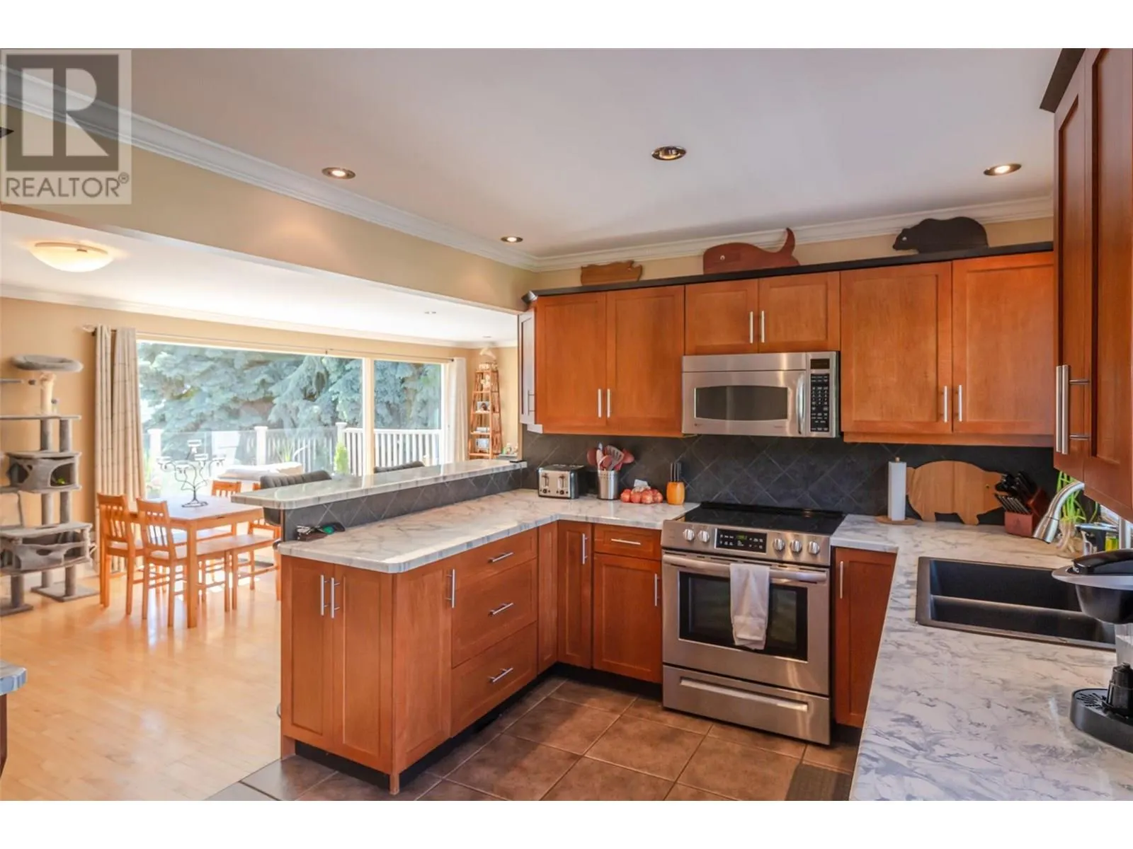 808 Vedette Drive