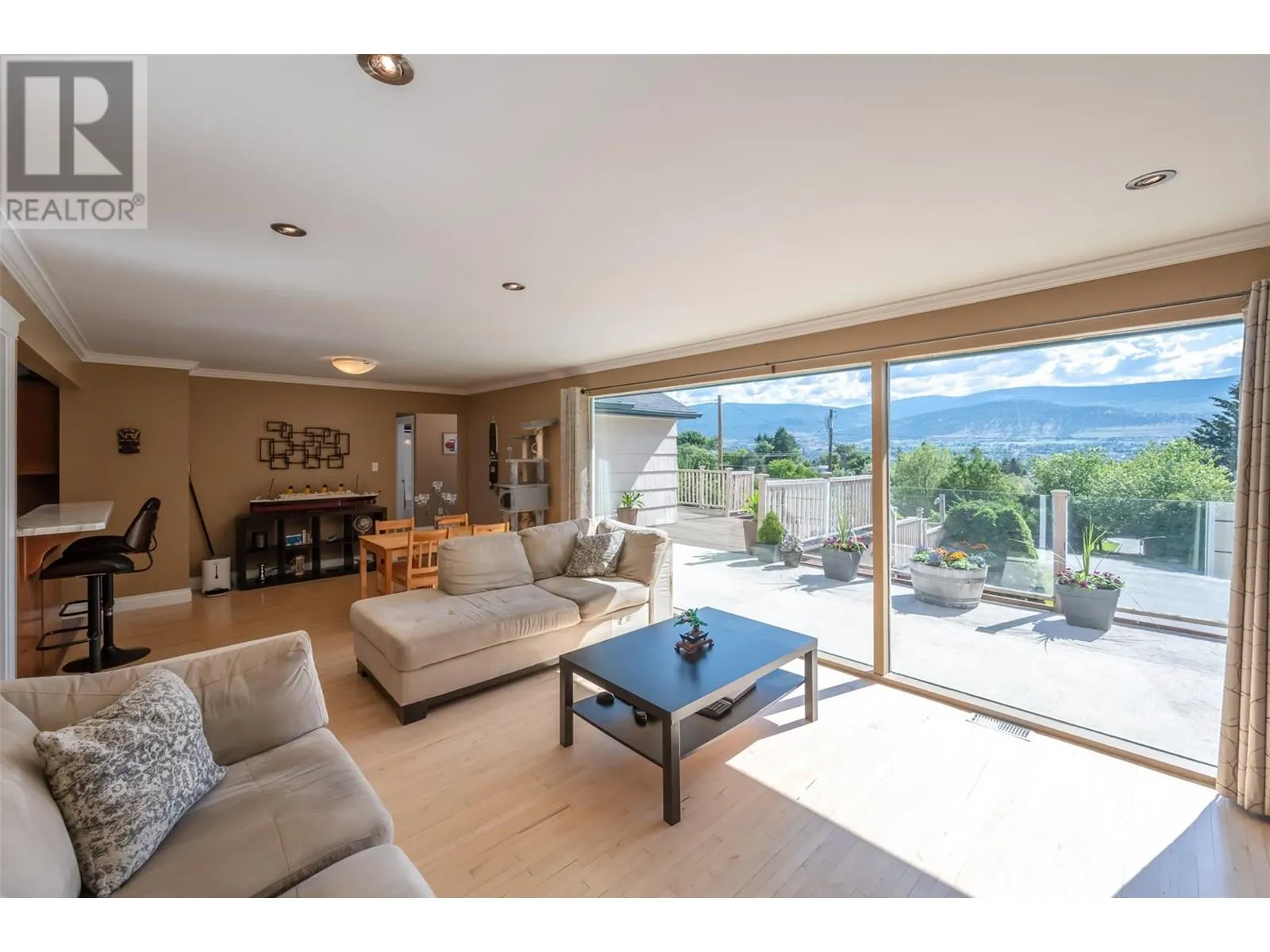 808 Vedette Drive