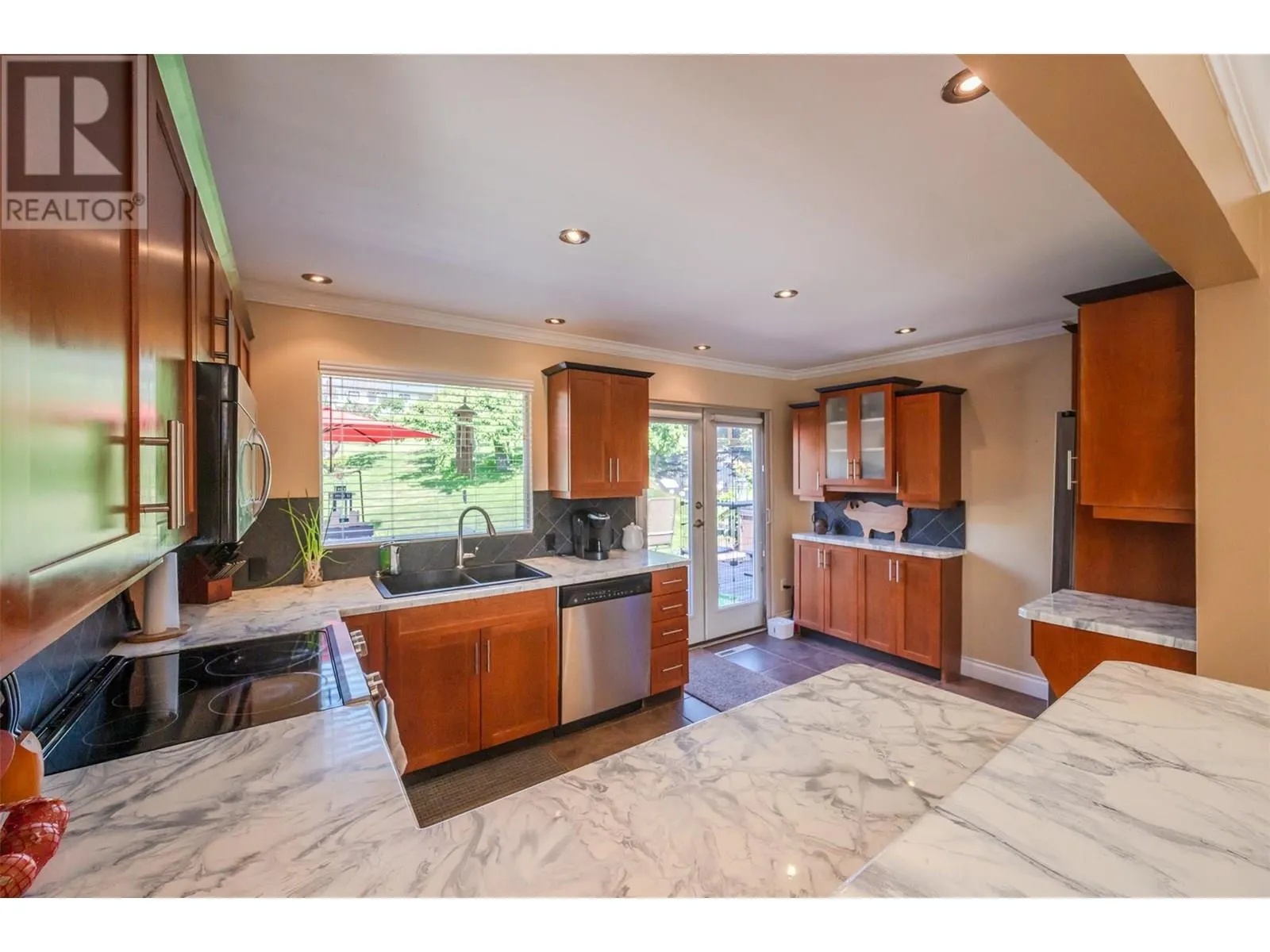 808 Vedette Drive
