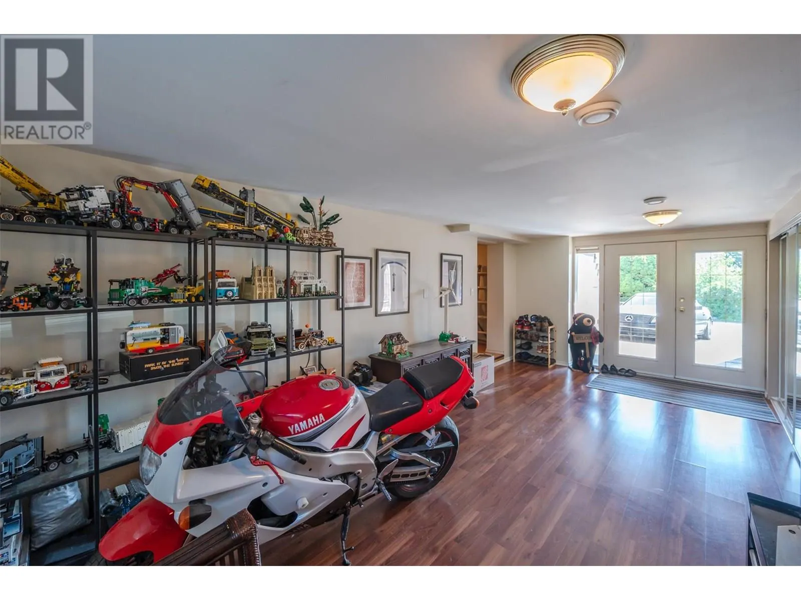 808 Vedette Drive
